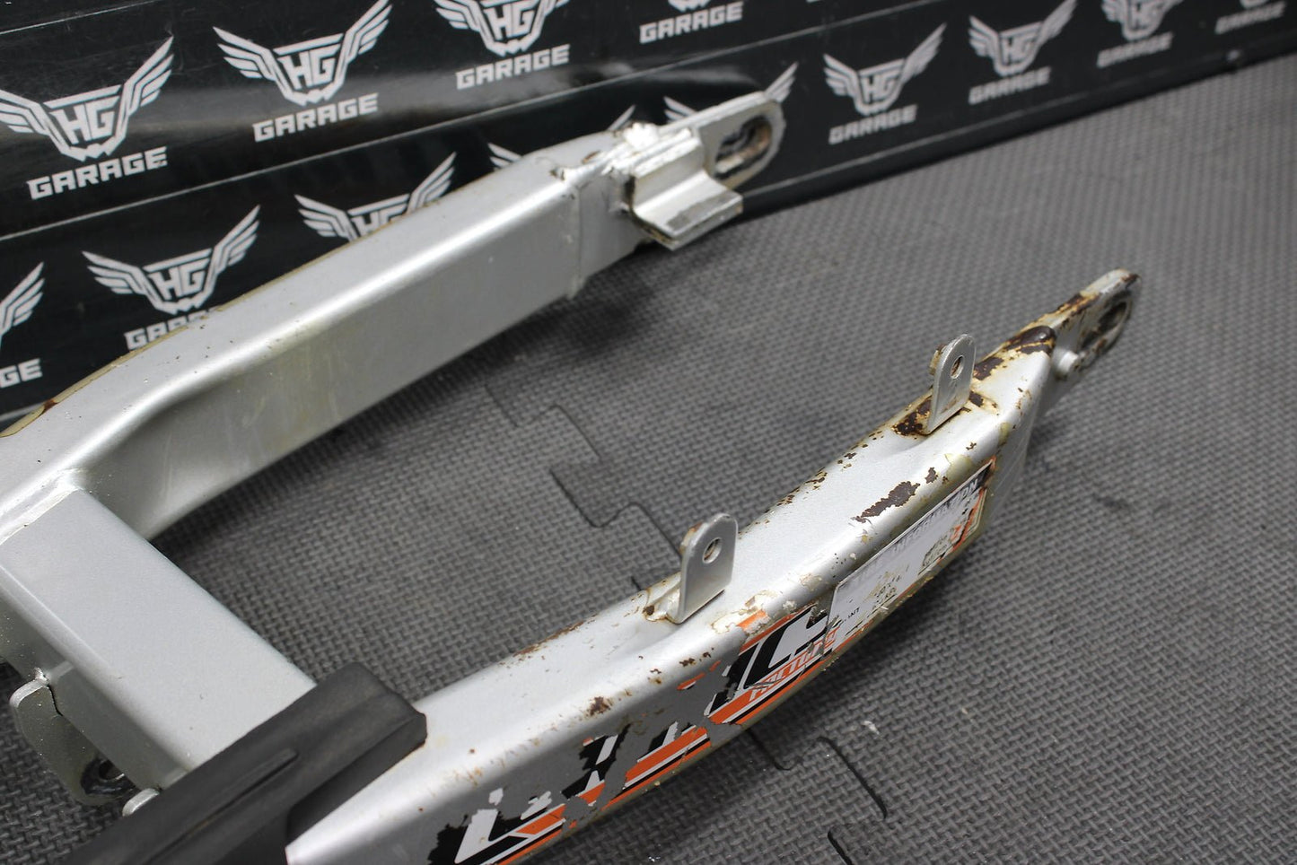 2002 Yamaha TTR125 TTR125E OEM Small Wheel 14" Swingarm Swing Arm Suspension - hggarage