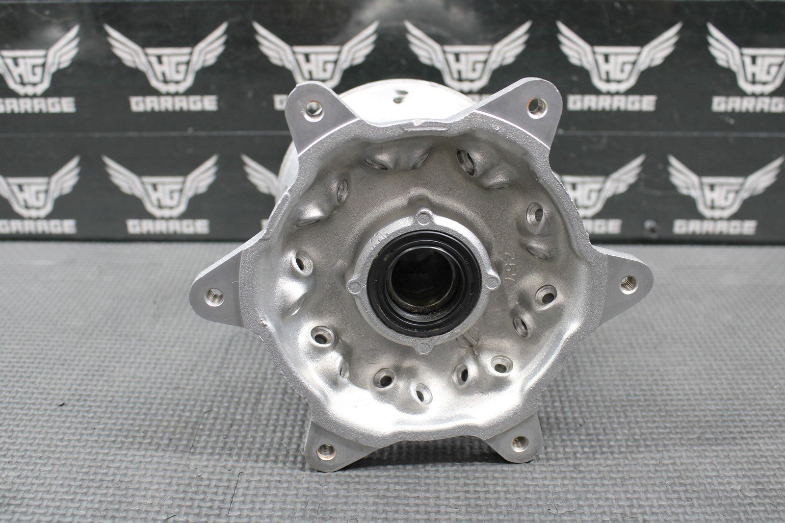 2000 97 - 00 SUZUKI RM125 RM250 OEM FRONT WHEEL HUB 54111 - 36E10 - hggarage