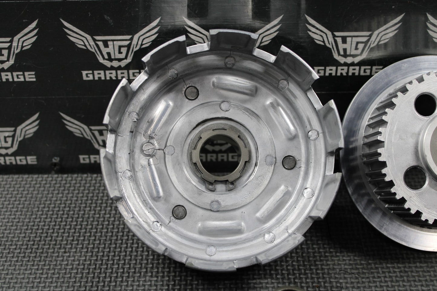 1991 HONDA 88 - 95 XR250R OEM CLUTCH BASKET HUB PRESSURE PLATE 22100 - KT1 - 020 NICE! - hggarage