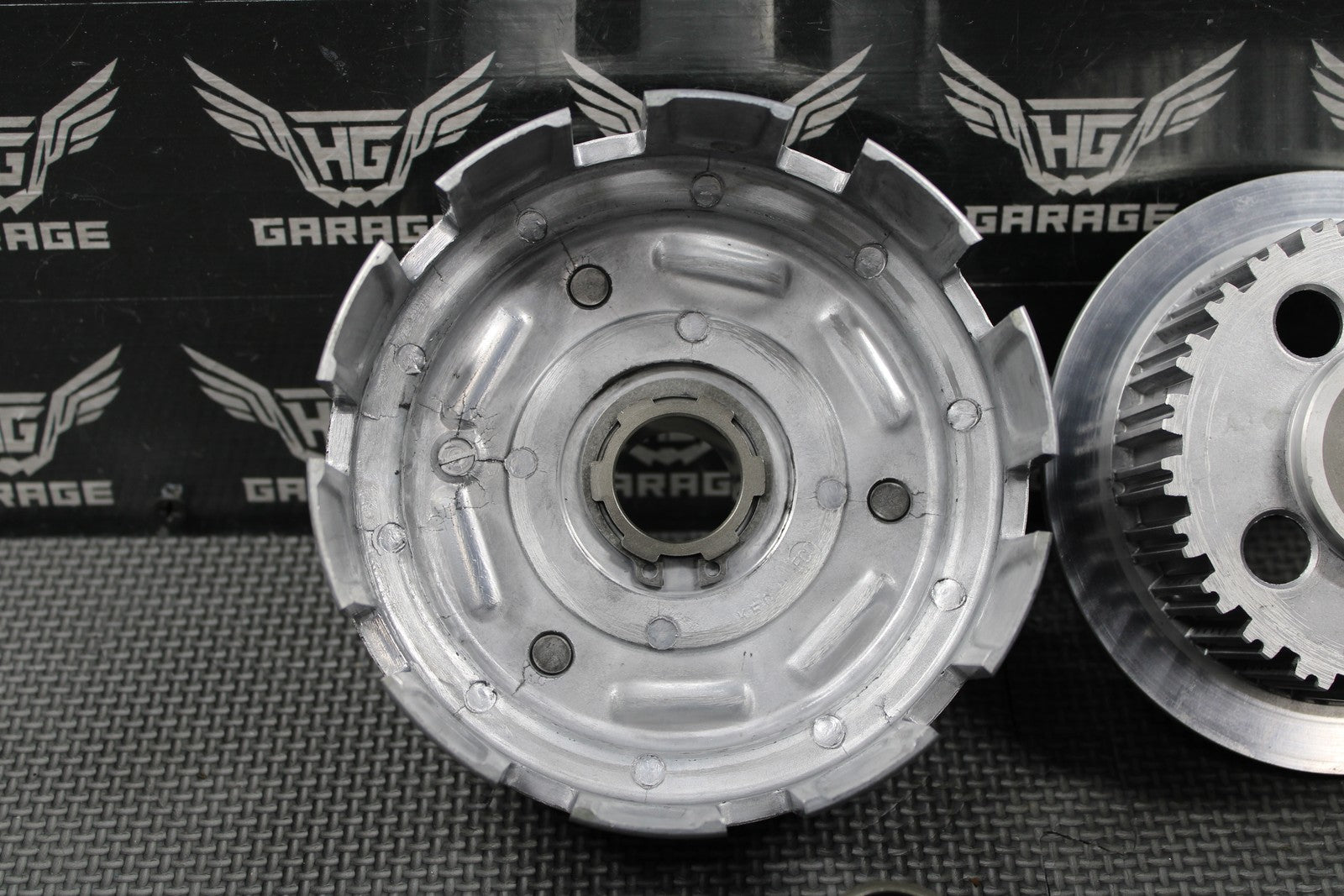 1991 HONDA 88 - 95 XR250R OEM CLUTCH BASKET HUB PRESSURE PLATE 22100 - KT1 - 020 NICE! - hggarage