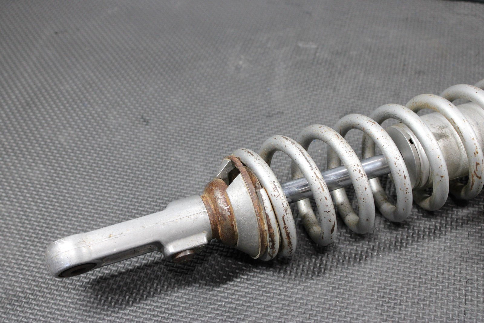 2001 YAMAHA YZ250 OEM REAR BACK SHOCK ABSORBER SUSPENSION 5MW - 22210 - 00 - 00 - hggarage