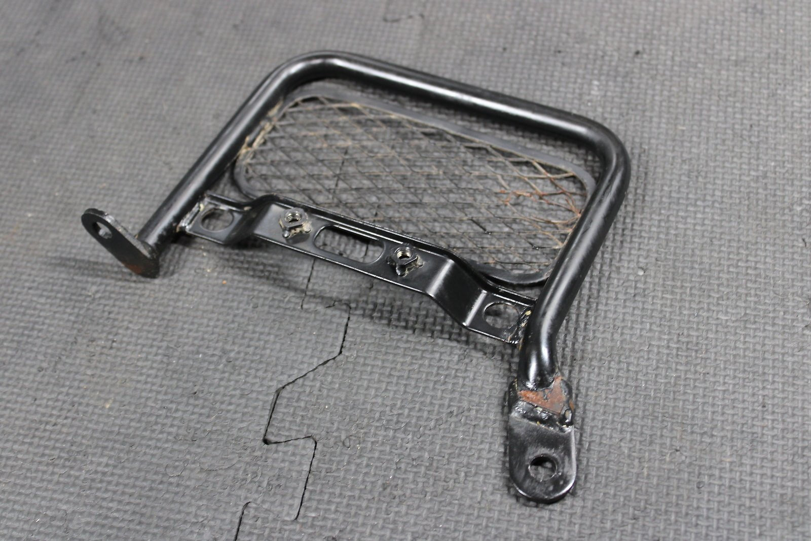 2004 SUZUKI DRZ250 OEM OIL COOLER GUARD FRONT PLATE BRACKET PROTECTOR 16640 - 13E0 - hggarage
