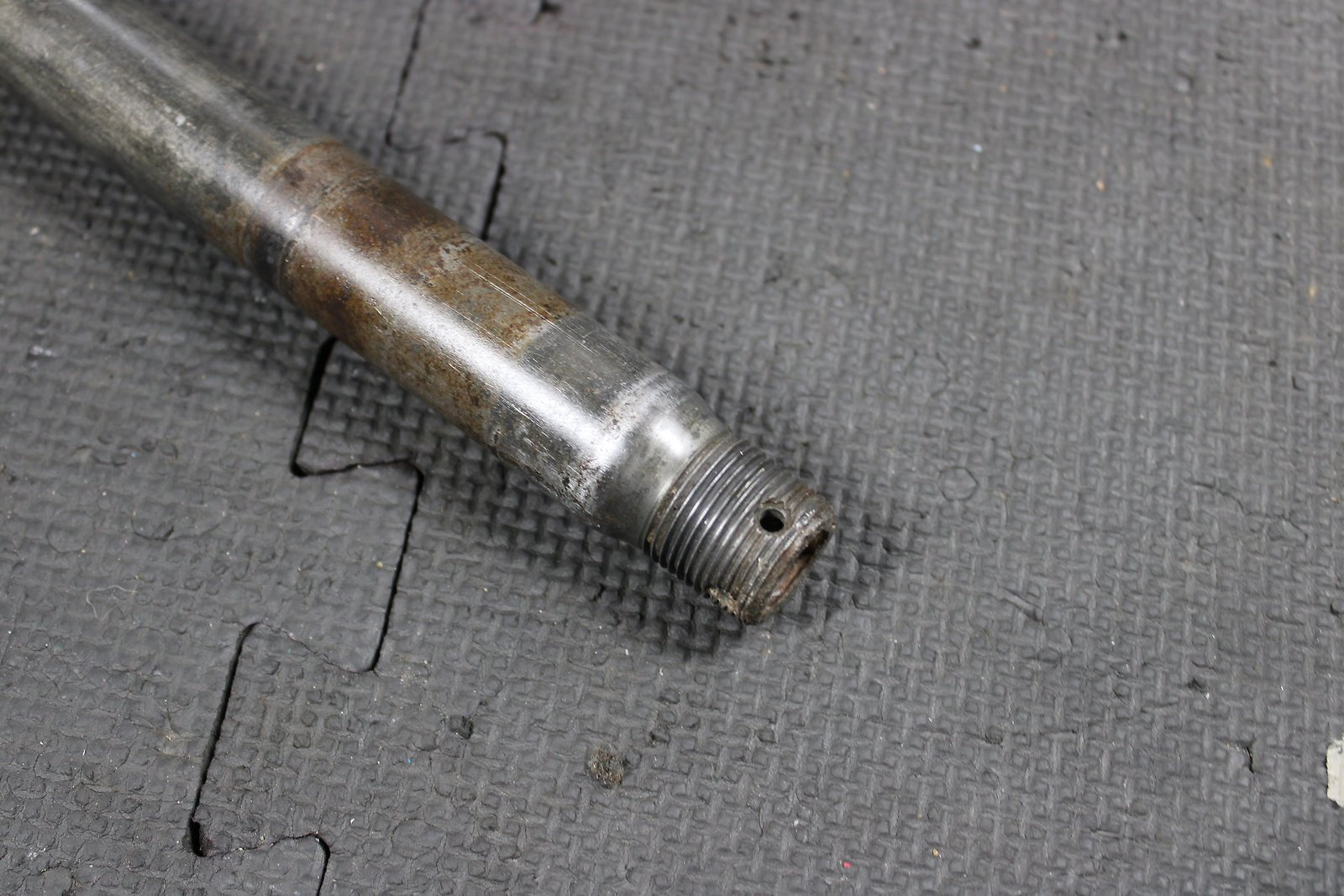 2007 KAWASAKI KX450F OEM REAR AXLE BACK WHEEL RIM PIVOT BOLT AXEL 41068 - 1466 - hggarage