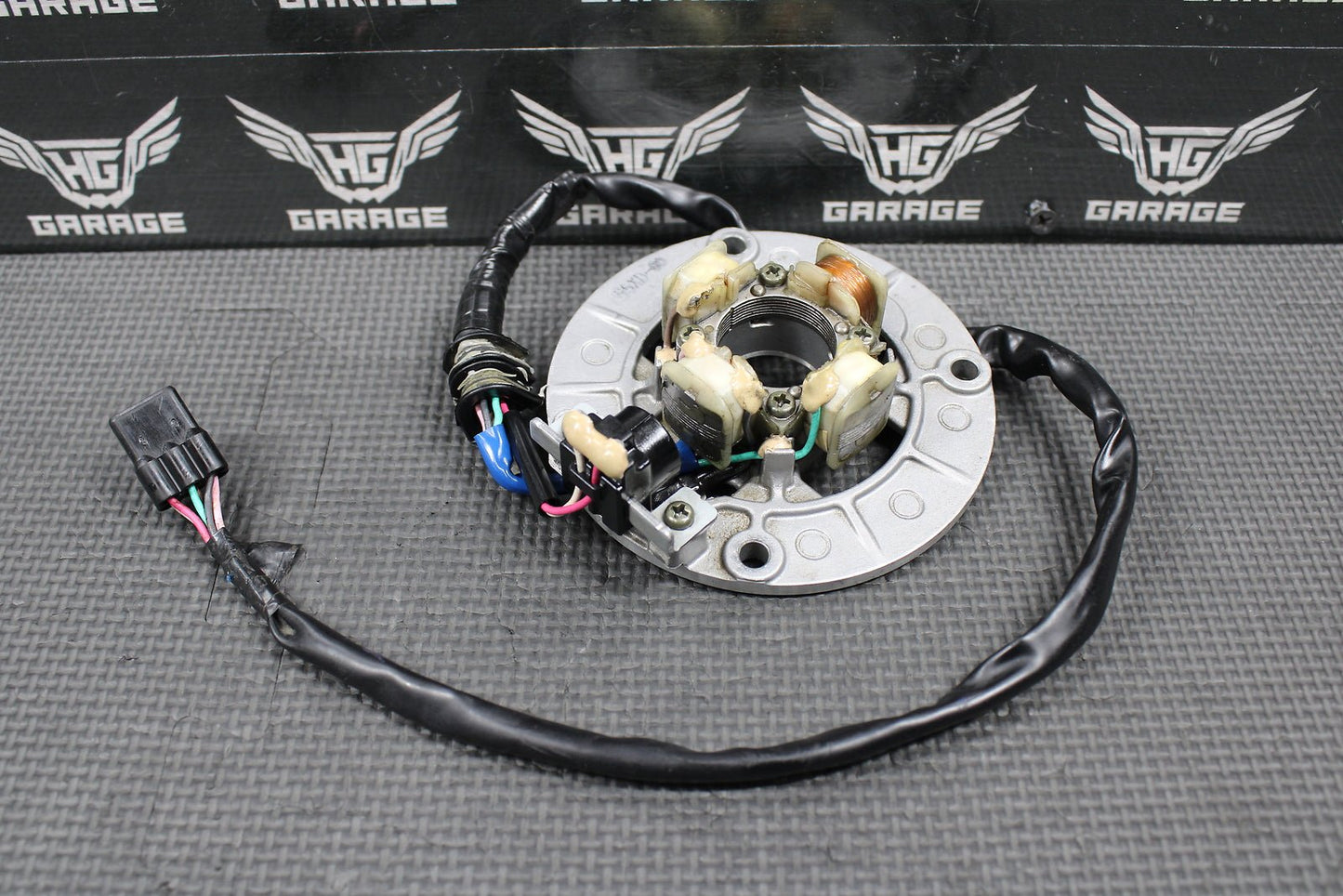 2005 YAMAHA YZ450F OEM STATOR MAGNETO GENERATOR ALTERNATOR 5XD - 85560 - 09 - 00 GOOD! - hggarage