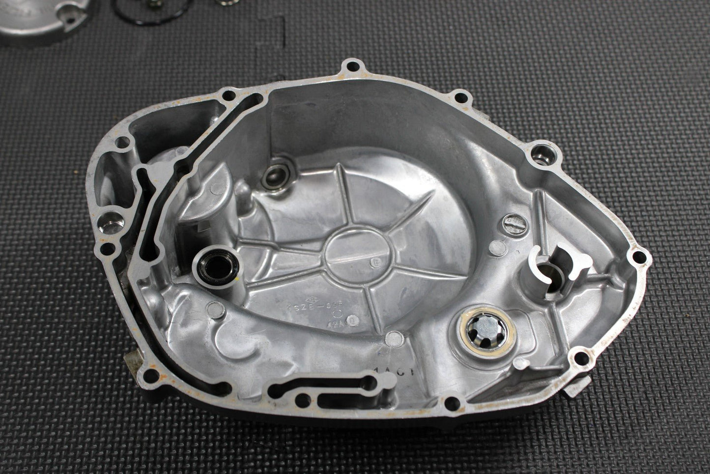 2005 SUZUKI DR200SE 01 - 05 OEM ENGINE MOTOR RIGHT SIDE CLUTCH COVER 11340 - 42A30 - hggarage