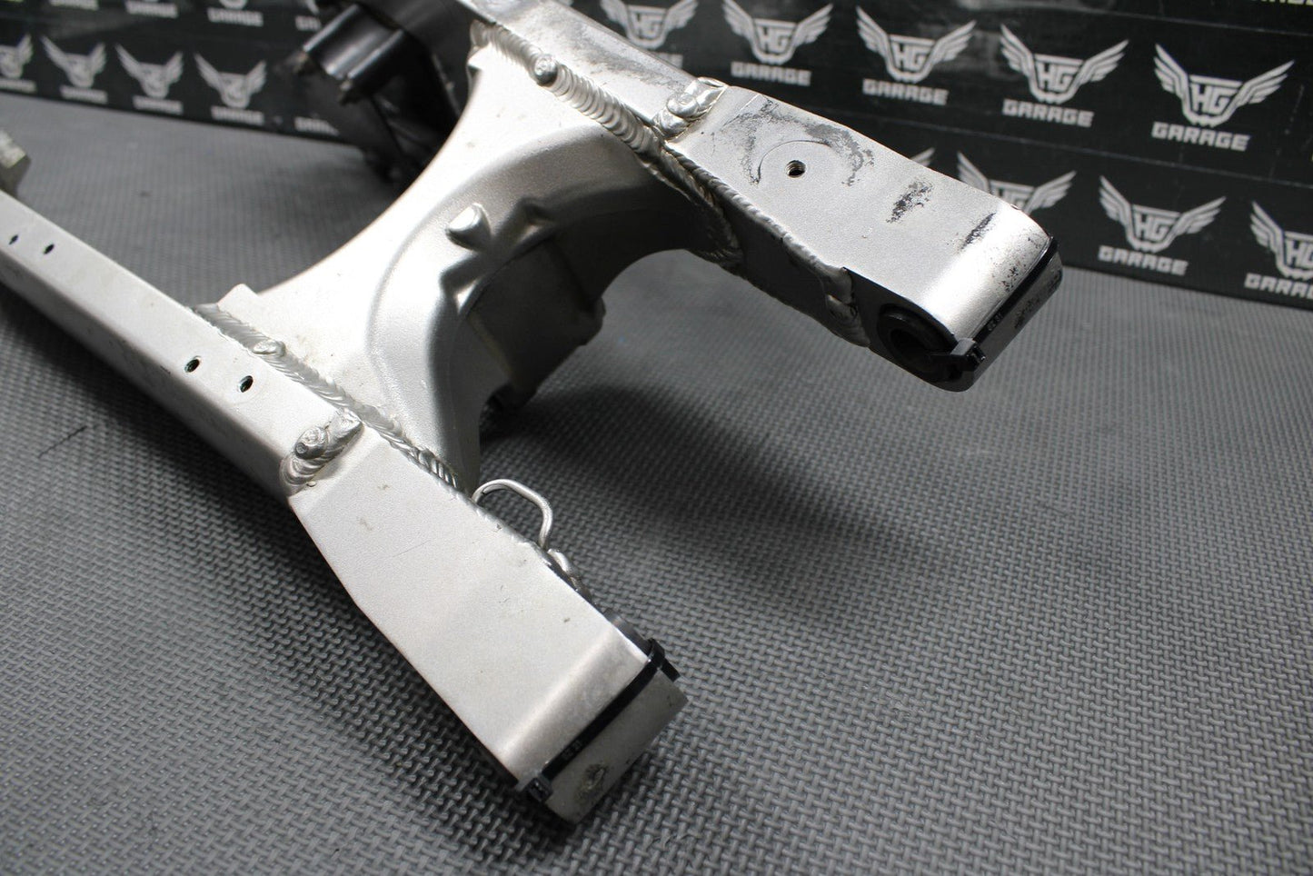 09 KAWASAKI 09 - 20 KLX250S KLX250SF KLX300 OEM SWINGARM SWING ARM SUSPENSION GOOD - hggarage