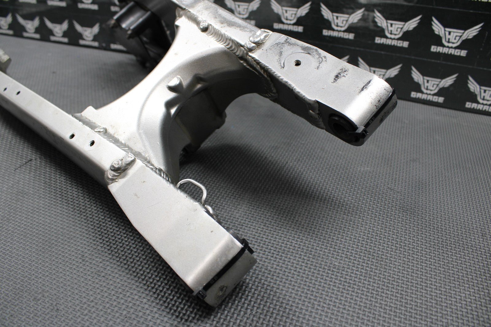 09 KAWASAKI 09 - 20 KLX250S KLX250SF KLX300 OEM SWINGARM SWING ARM SUSPENSION GOOD - hggarage