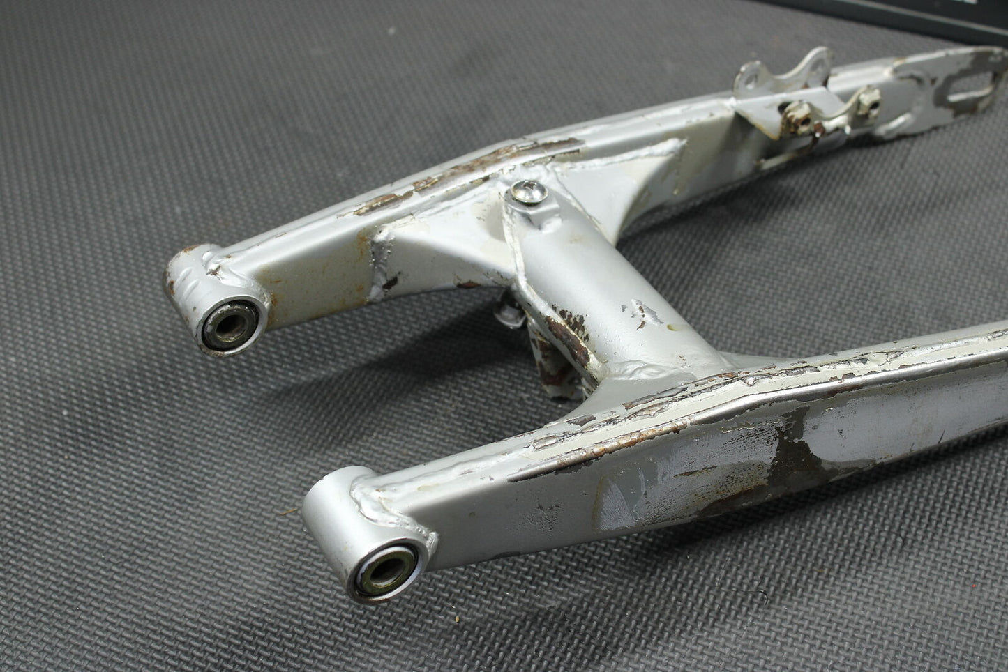 1998 KAWASAKI KX60 OEM SWINGARM SWING ARM SUSPENSION 33001-1307-TX