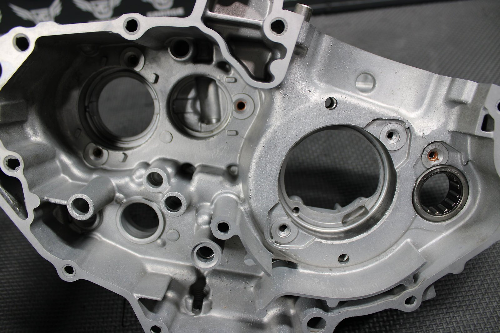 2002 Yamaha WR426F YZ426F OEM Left Side Crankcase Crank Case Half Bottom End - hggarage