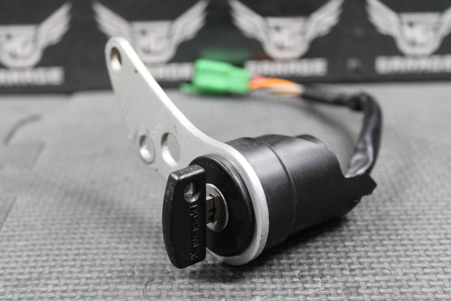 2003 KAWASAKI KLX400SR OEM 3 WAY KEYED IGNITION KILL OFF SWITCH W KEY 27005 - S006 - hggarage