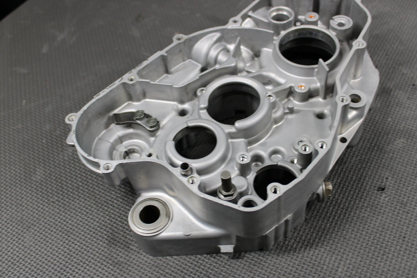 2000 YAMAHA YZ250 OEM RIGHT ENGINE MOTOR CRANKCASE CRANK CASE BLOCK - hggarage