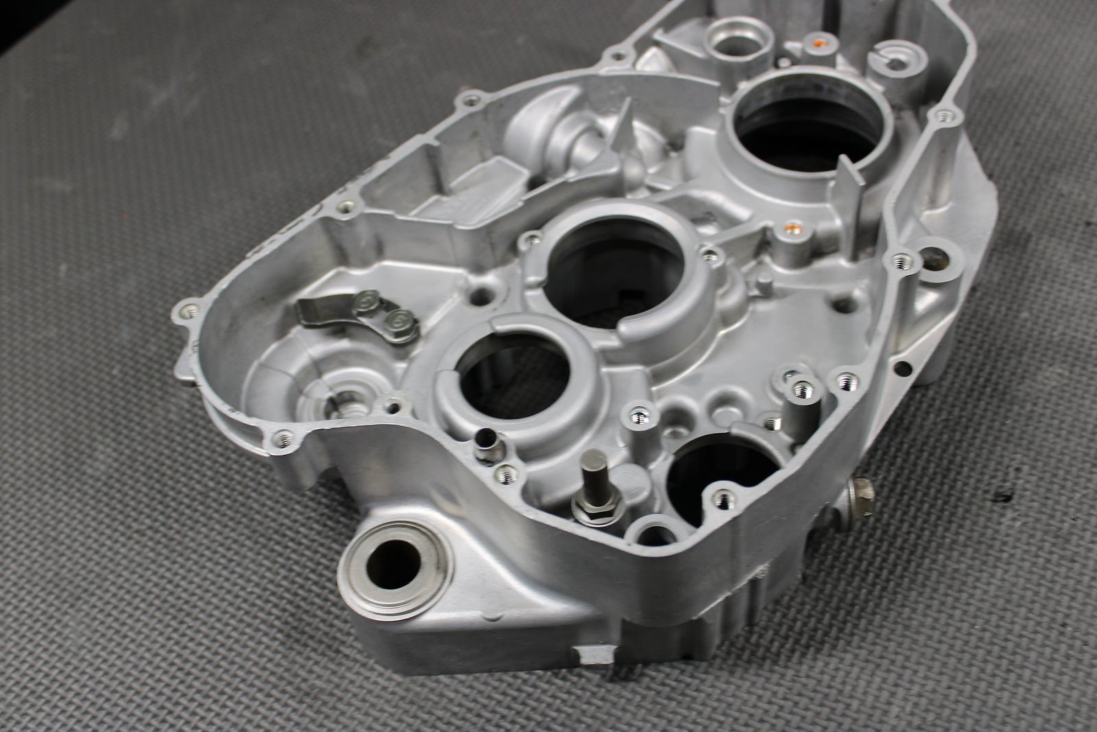 2000 YAMAHA YZ250 OEM RIGHT ENGINE MOTOR CRANKCASE CRANK CASE BLOCK - hggarage