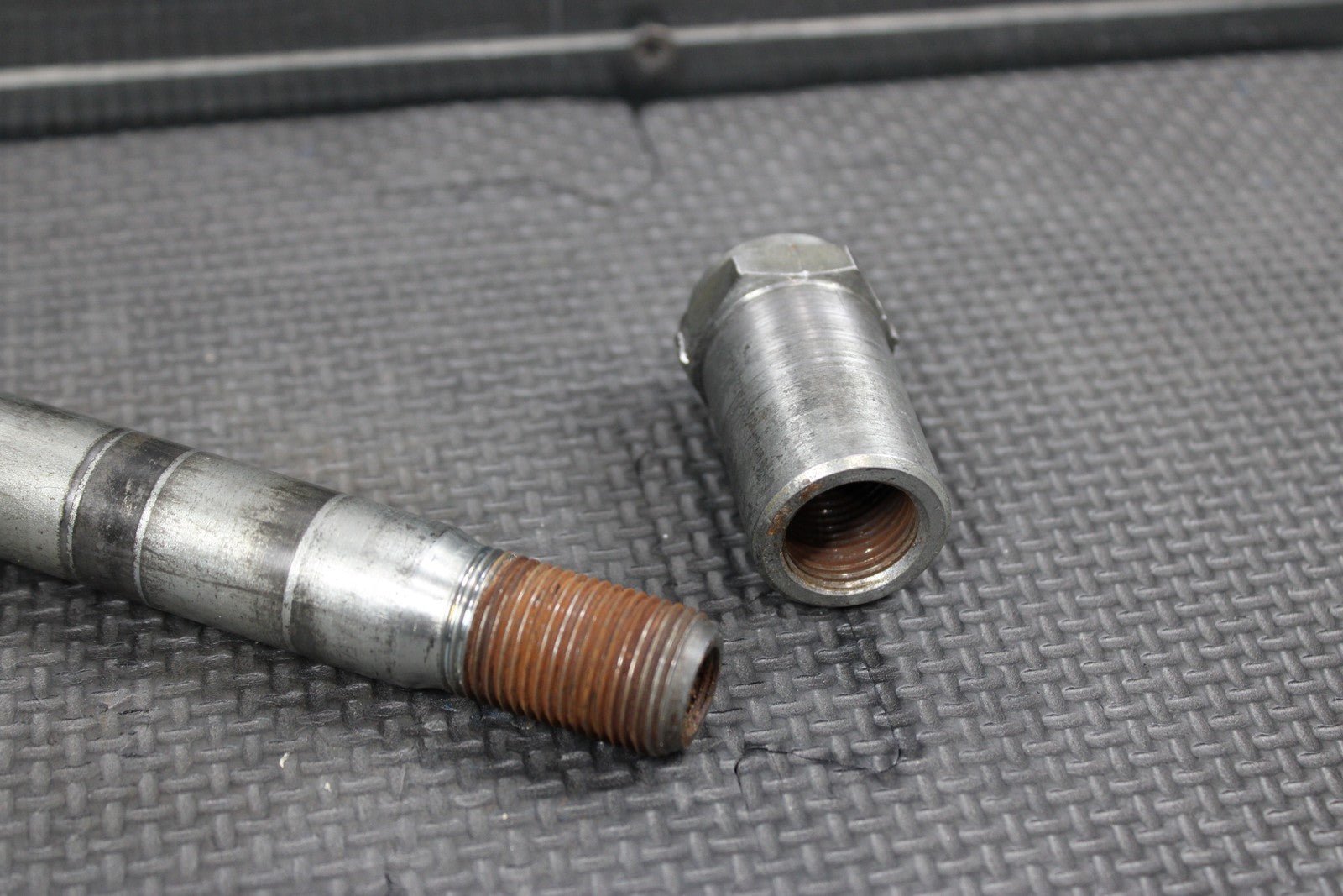 1997 KAWASAKI KX125 KX250 OEM FRONT WHEEL RIM AXLE PIVOT BOLT NUT 41068 - 1342 - hggarage