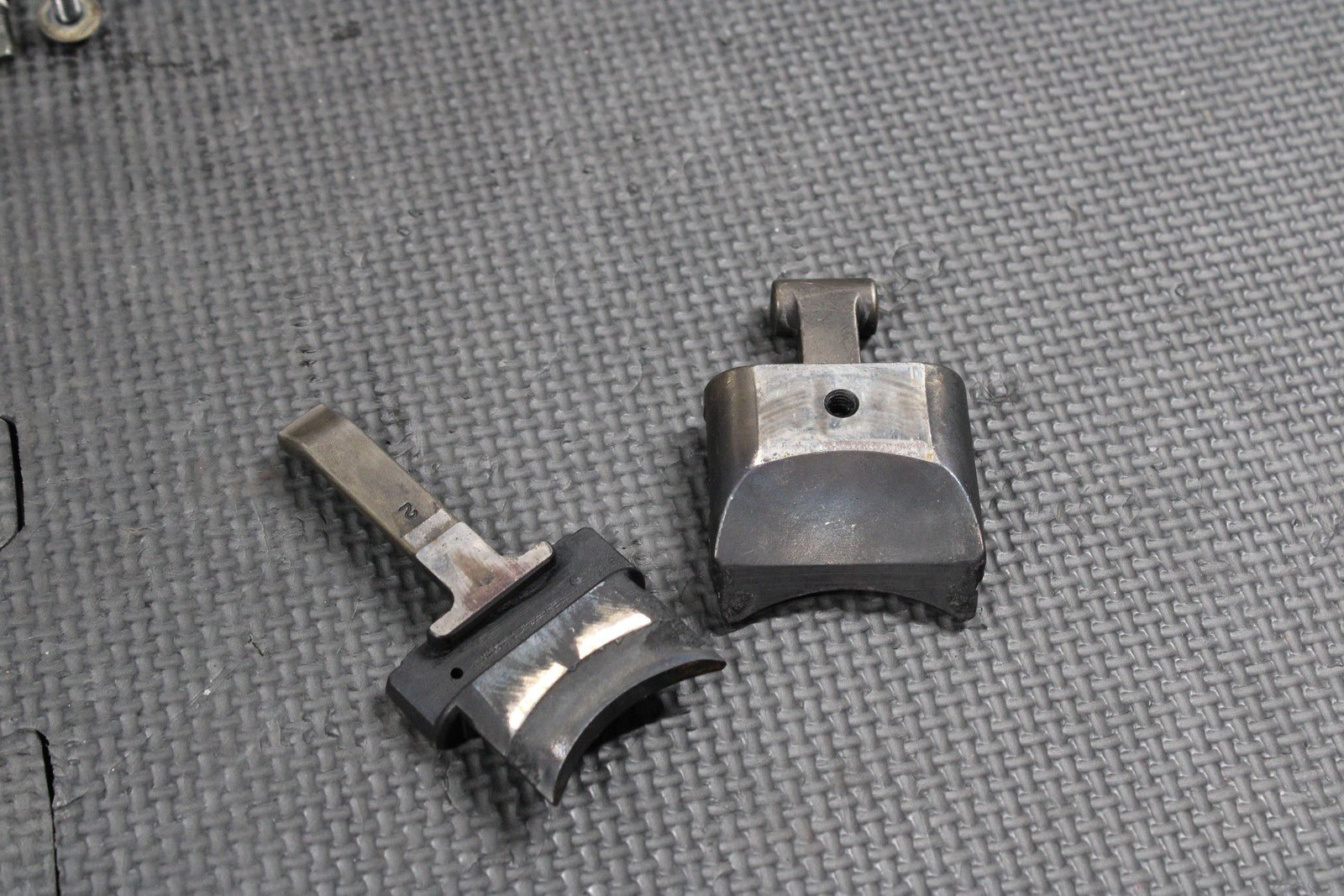 1997 SUZUKI RM250 OEM ENGINE POWER VALVE GOVERNOR EXHUAST VALVE 11254 - 37E10 NICE - hggarage