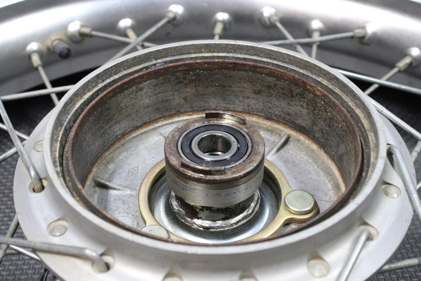 1987 YAMAHA TW200 OEM 18 X 2.50 FRONT WHEEL RIM 2JX - 25111 - 00 - 00 94425 - 18446 - 00 - hggarage