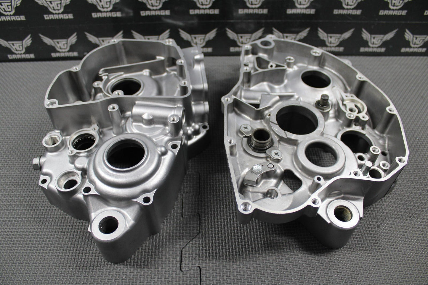 2019 SUZUKI 19 - 25 RMZ250 OEM LEFT RIGHT ENGINE CRANKCASE CRANK CASES BLOCK MINT! - hggarage