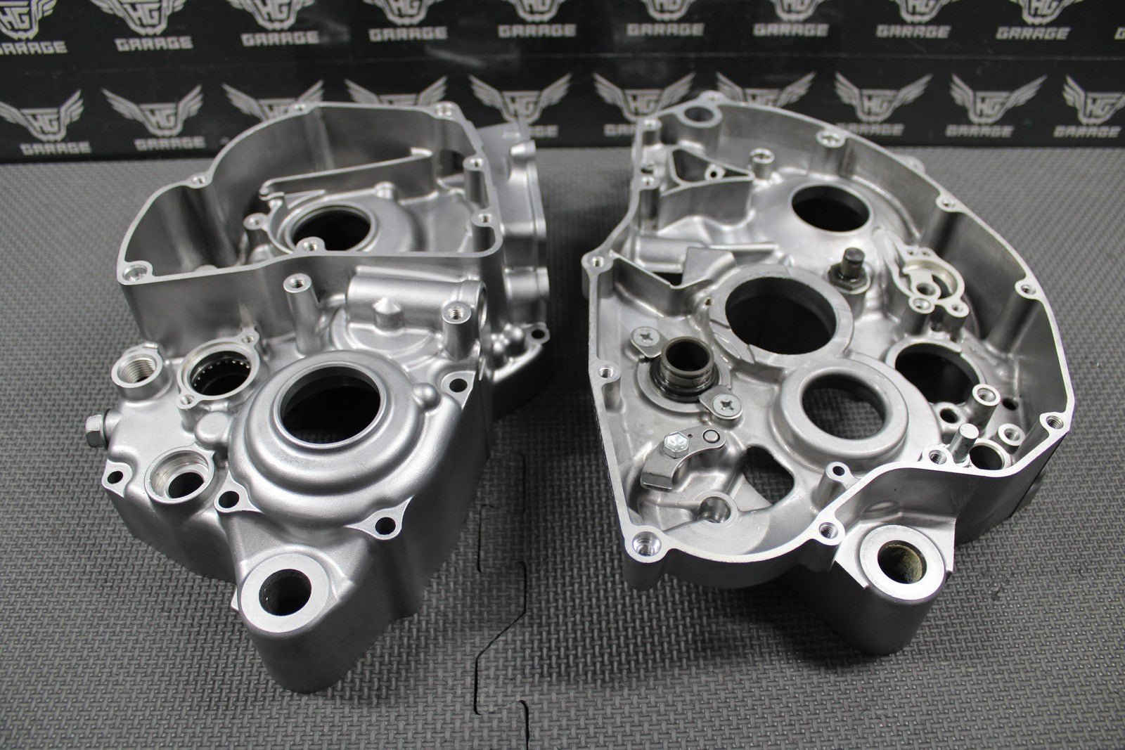 2019 SUZUKI 19 - 25 RMZ250 OEM LEFT RIGHT ENGINE CRANKCASE CRANK CASES BLOCK MINT! - hggarage