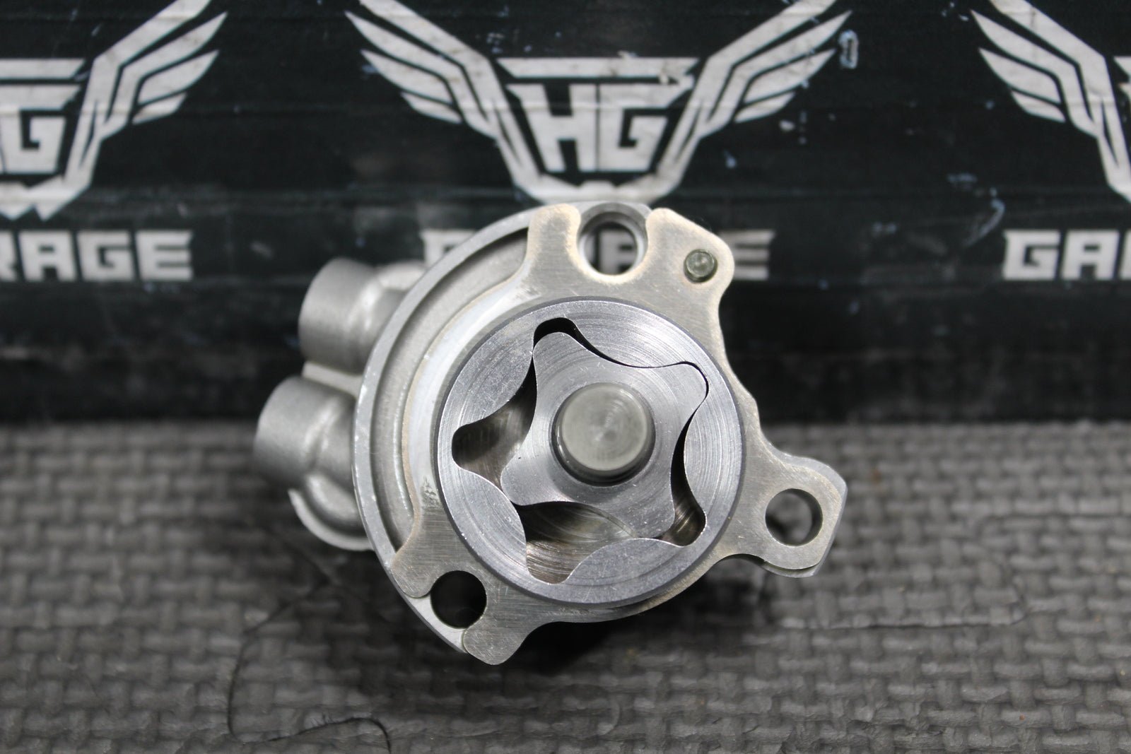 2004 YAMAHA YZ250F OEM ENGINE MOTOR OIL PUMP 5SG - 13300 - 01 - 00 - hggarage
