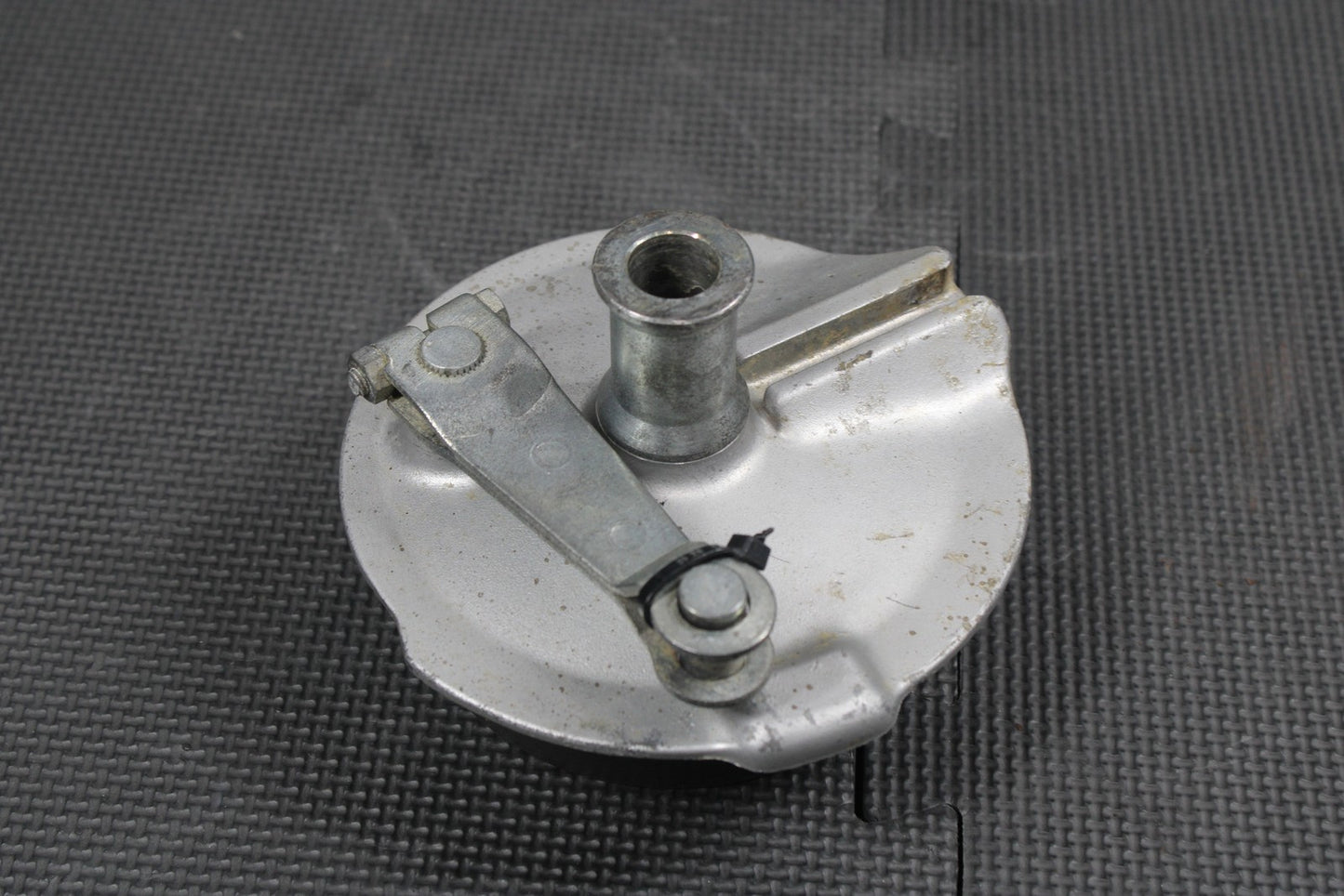 1987 YAMAHA TW200 OEM REAR BACK BRAKE DRUM ASSEMBLY GOOD! - hggarage