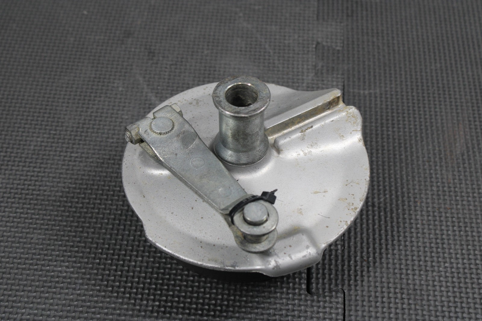 1987 YAMAHA TW200 OEM REAR BACK BRAKE DRUM ASSEMBLY GOOD! - hggarage
