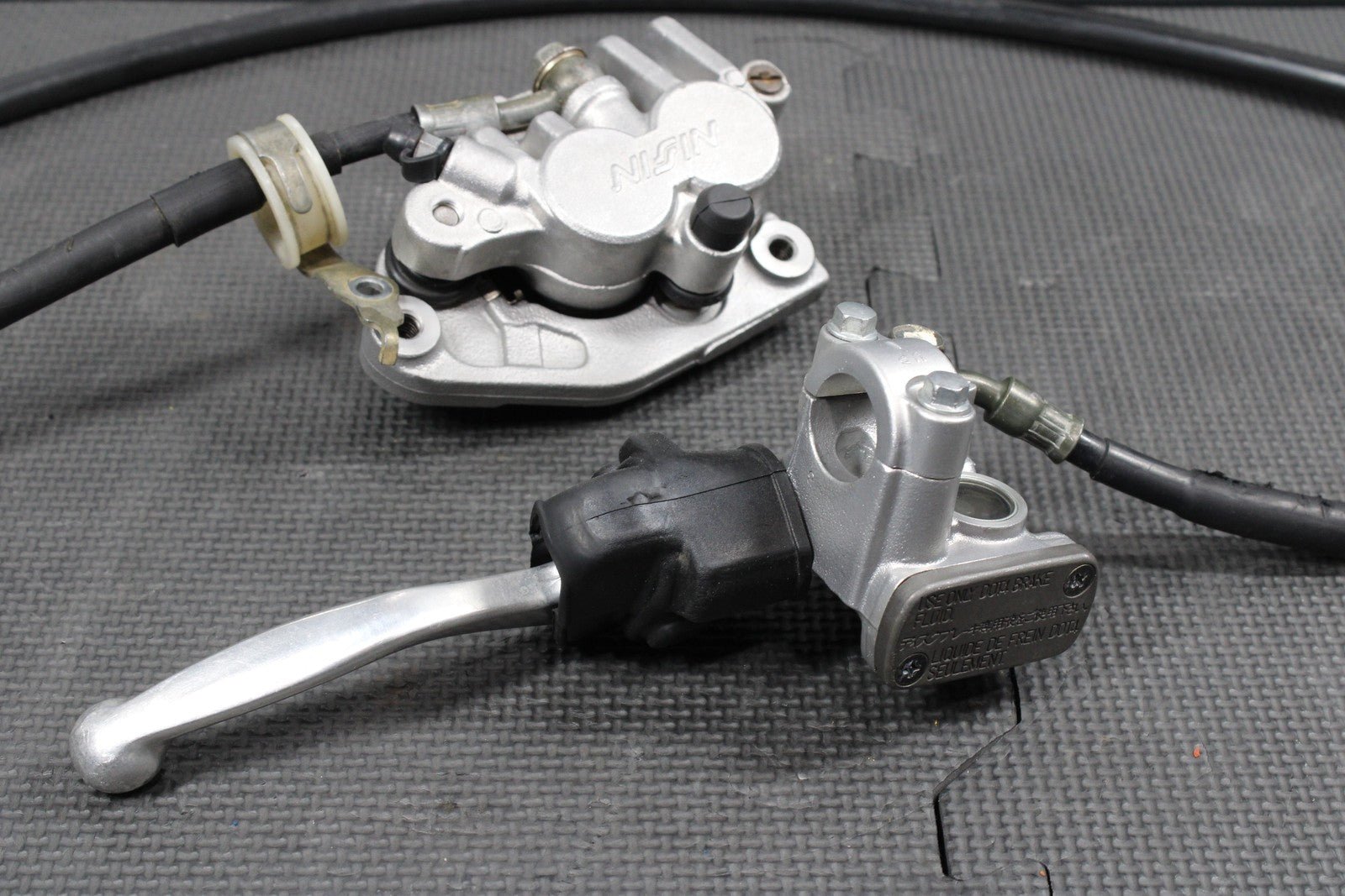 2000 SUZUKI 00 - 04 DRZ400 OEM FRONT BRAKE CALIPER MASTER CYLINDER W HOSE LEVER - hggarage