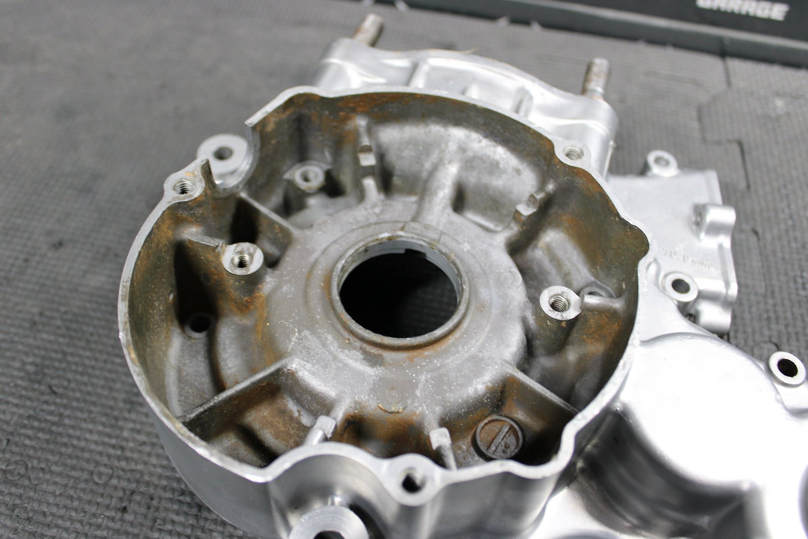 1989 SUZUKI RM250 OEM LEFT RIGHT ENGINE CRANKCASE CRANK CASES BLOCK 11300 - 28897 - hggarage