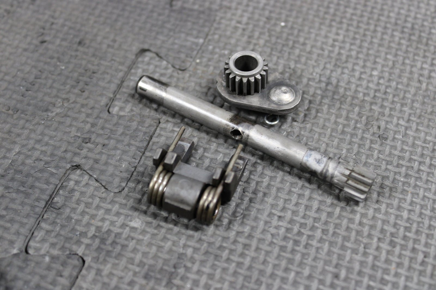 2000 Kawasaki KX125 OEM Engine Power Valve Governor 13168 - 1662 49116 - 1195 - hggarage