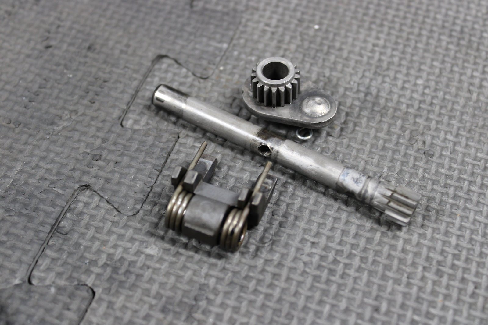 2000 Kawasaki KX125 OEM Engine Power Valve Governor 13168 - 1662 49116 - 1195 - hggarage