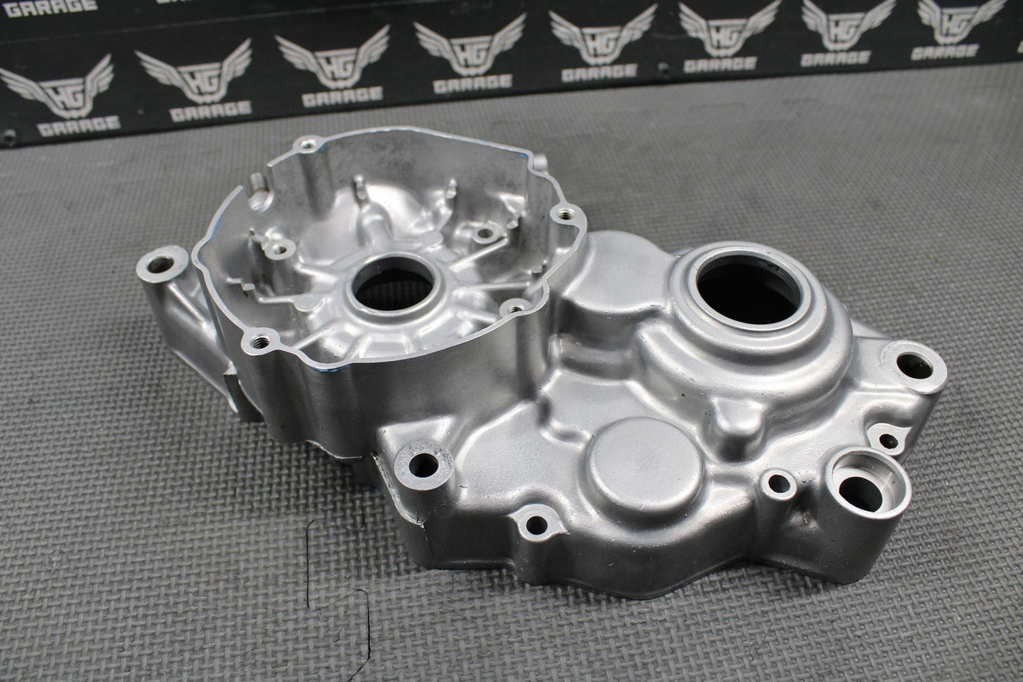 2005 SUZUKI 02 - 21 RM85 OEM ENGINE LEFT SIDE CRANKCASE CRANK CASE 11300 - 03822 - hggarage