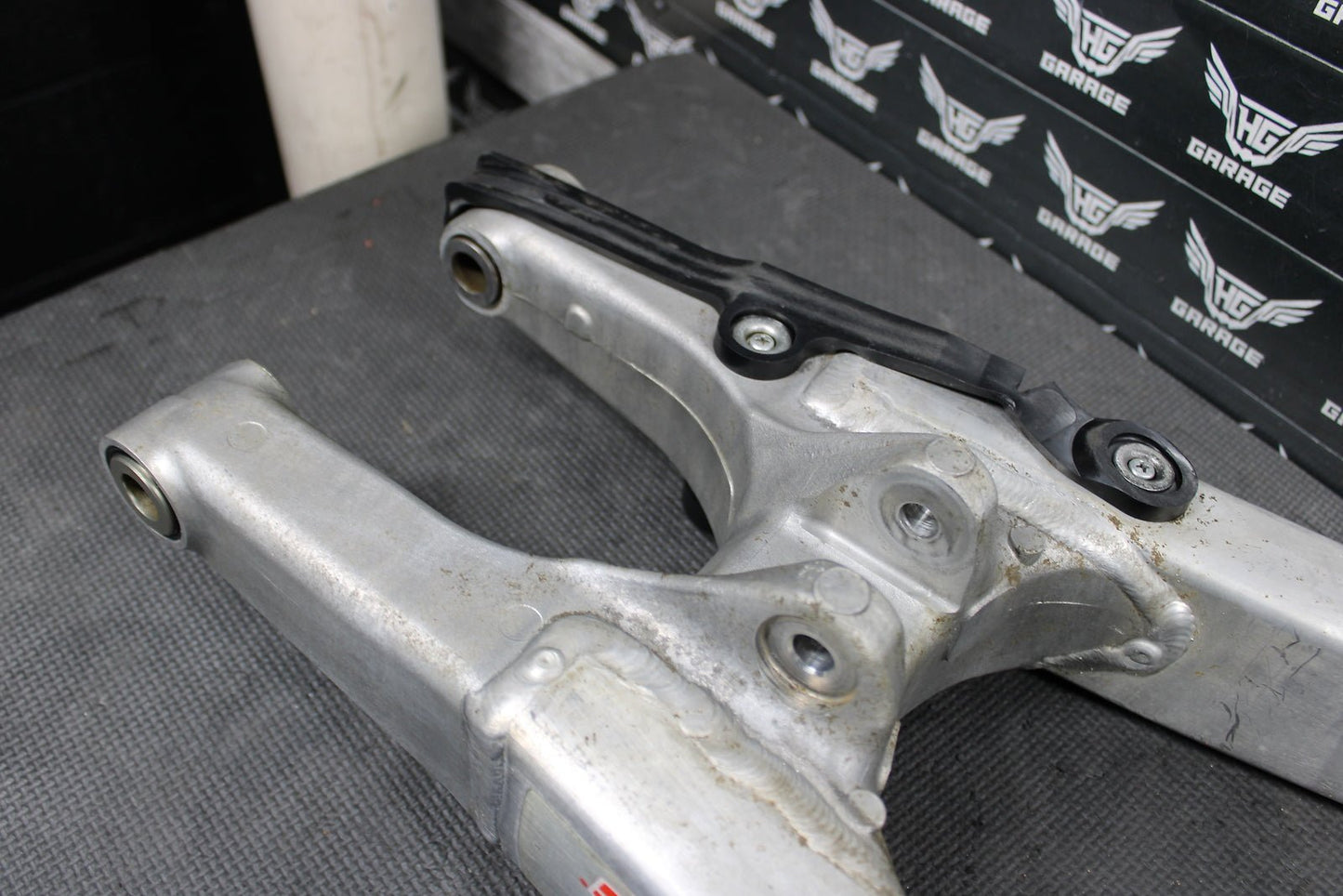 2011 KAWASAKI KX250F 09 - 11 KX450F OEM SWINGARM SWING ARM SUSPENSION 33001 - 0 - hggarage