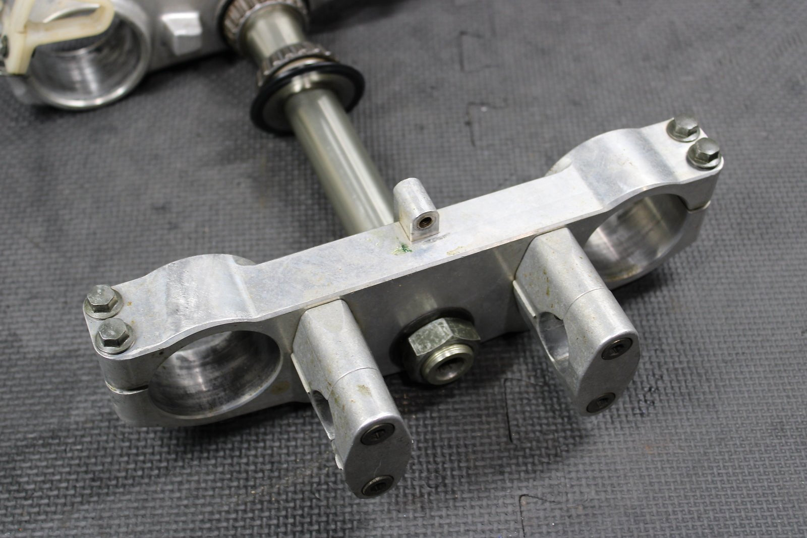 2000 YAMAHA YZ426F OEM FRONT FORKS LOWER BILLET UPPER TRIPLE TREE STEM - hggarage