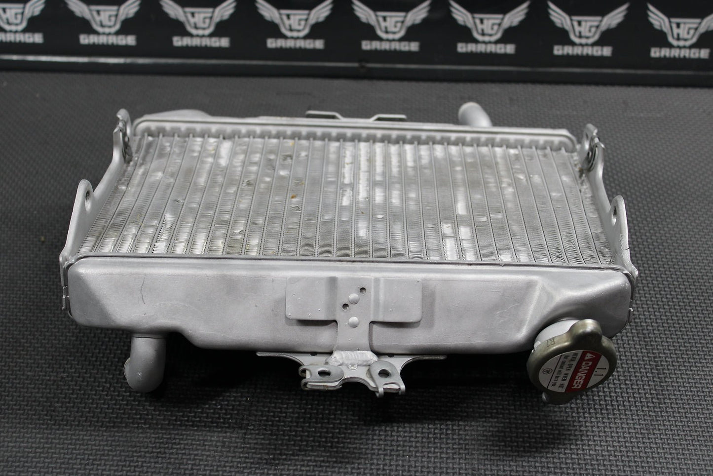 1999 Honda CR125R OEM Engine Motor Cooling Cooler Radiator 19100 - KZ4 - J10 - hggarage