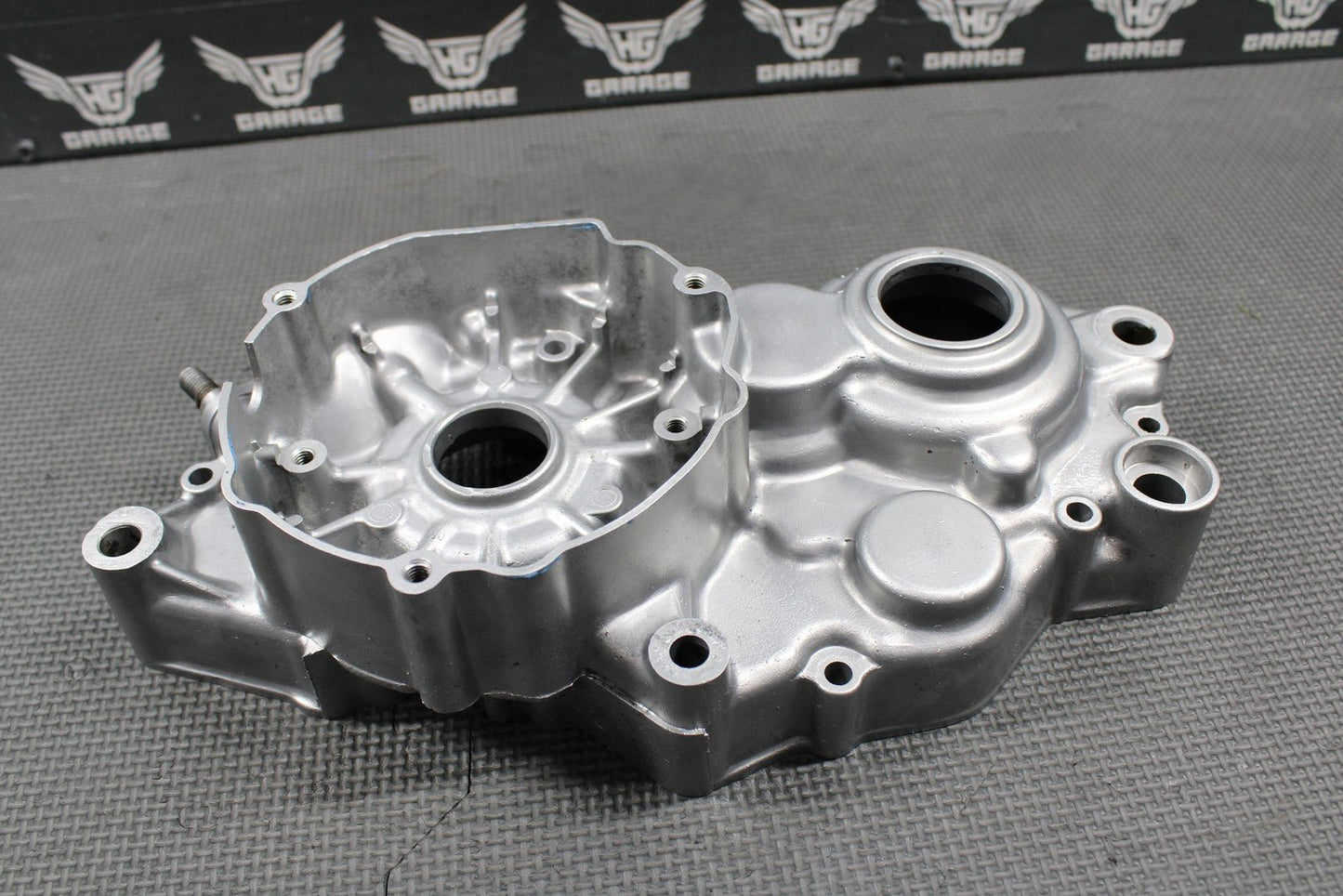 2005 SUZUKI 02 - 21 RM85 OEM ENGINE LEFT SIDE CRANKCASE CRANK CASE 11300 - 03822 - hggarage