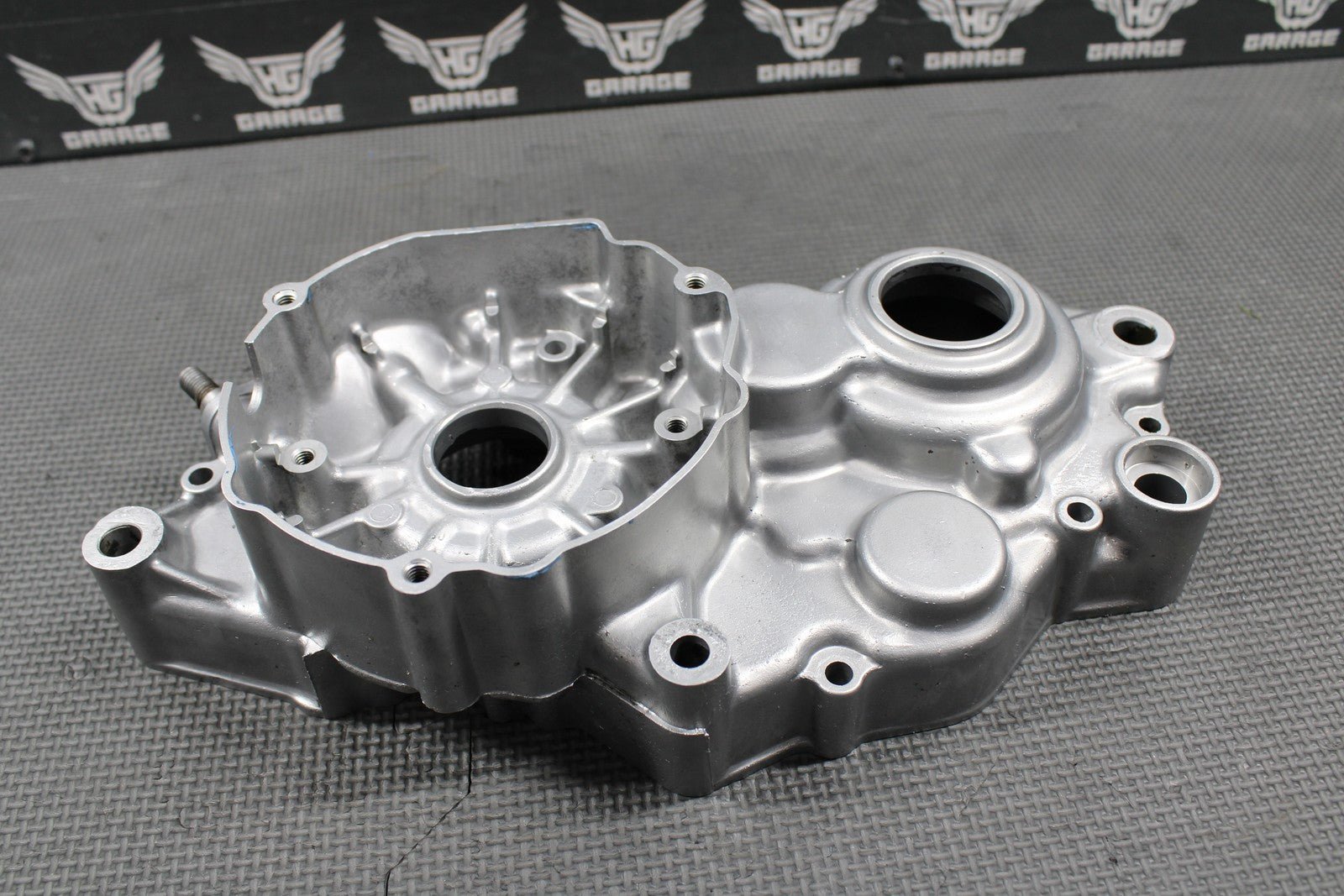 2005 SUZUKI 02 - 21 RM85 OEM ENGINE LEFT SIDE CRANKCASE CRANK CASE 11300 - 03822 - hggarage