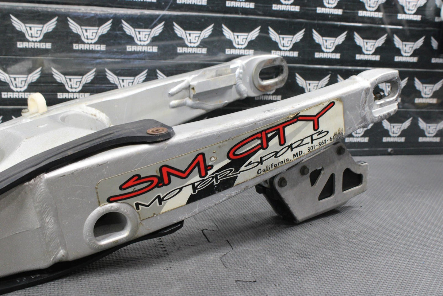 2002 YAMAHA YZ250 OEM 2T SWINGARM SWING ARM SUSPENSION REAR ARM 5NY - 22110 - 00 - 00 - hggarage