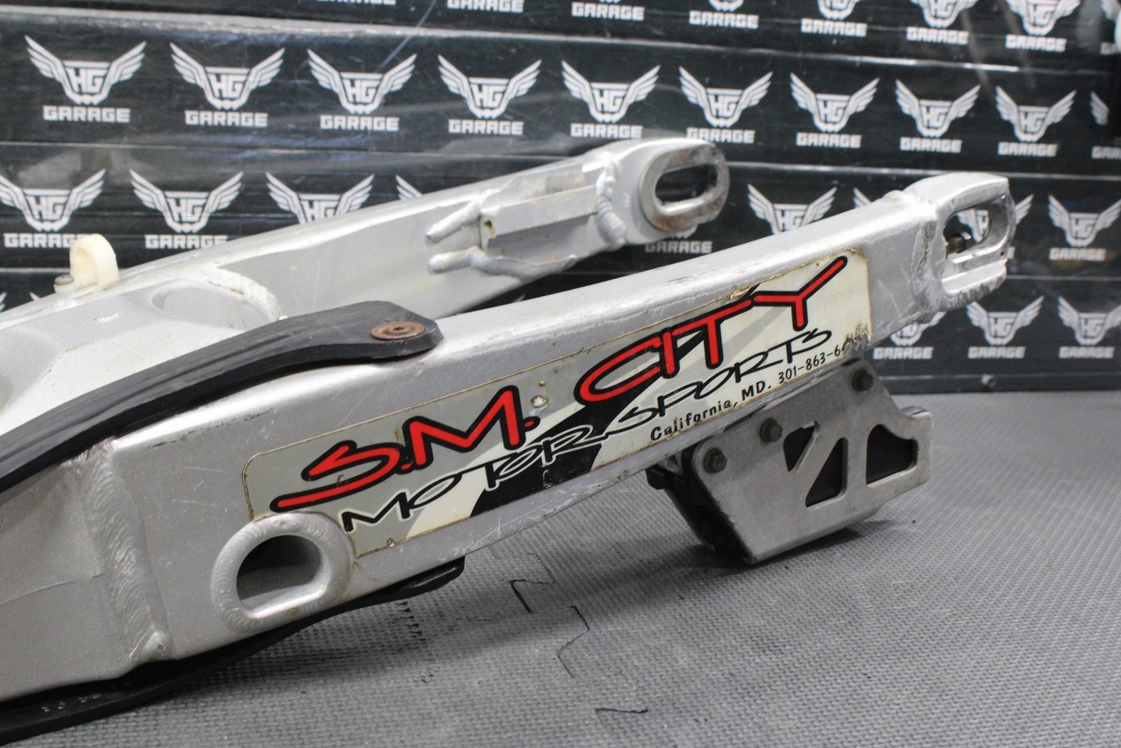 2002 YAMAHA YZ250 OEM 2T SWINGARM SWING ARM SUSPENSION REAR ARM 5NY - 22110 - 00 - 00 - hggarage