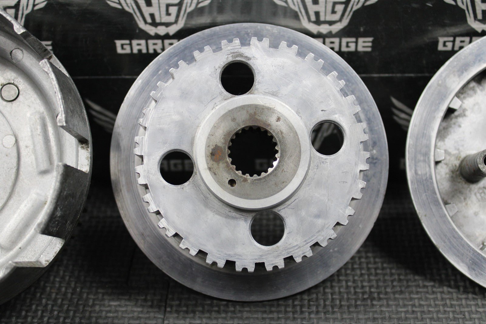1989 HONDA 88 - 95 XR250R OEM CLUTCH BASKET HUB PRESSURE PLATE W PLATES SPRINGS - hggarage
