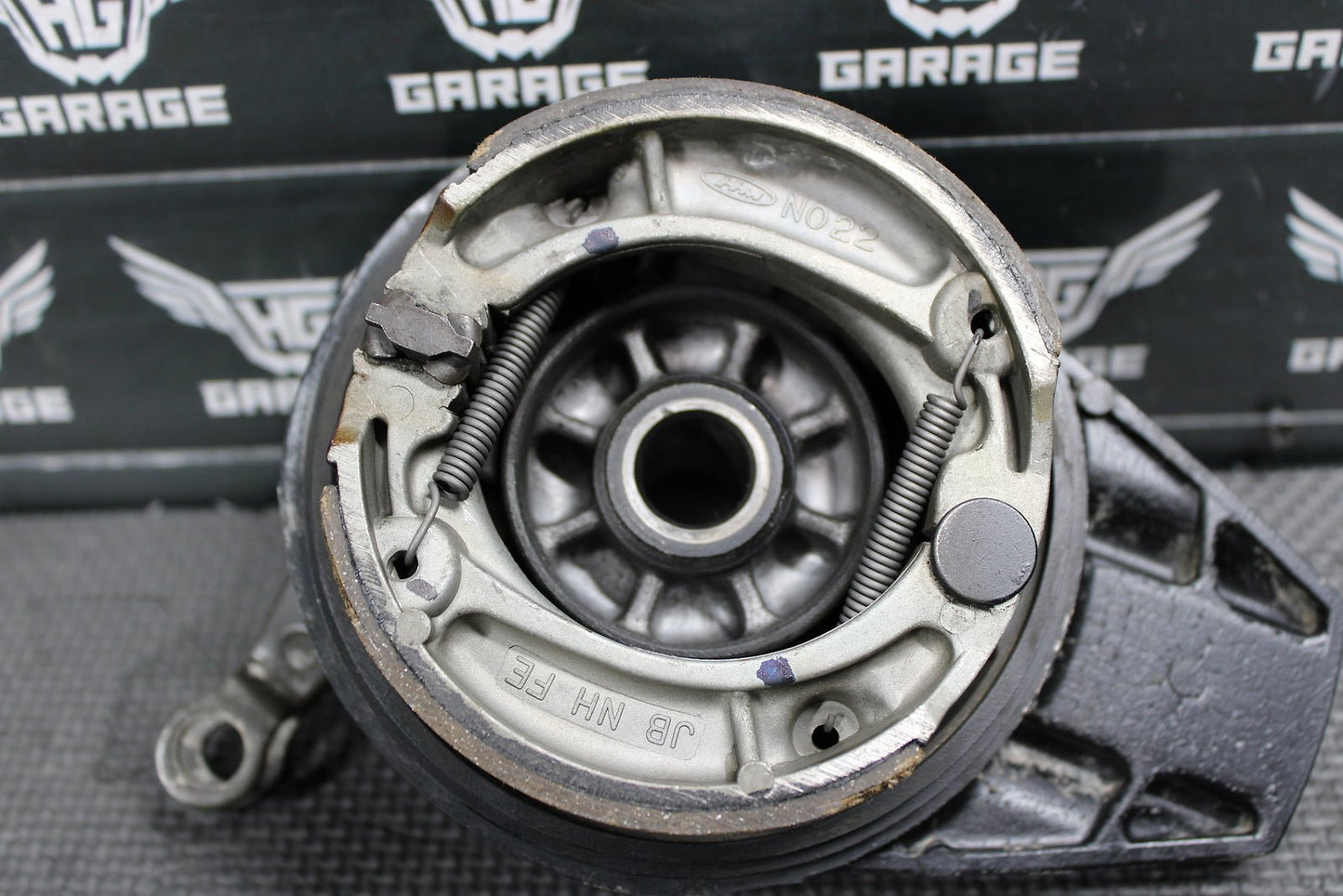 2001 Honda XR200R 90 - 02 OEM Rear Back Brake Drum Panel Assembly 43100 - KK0 - 000 - hggarage