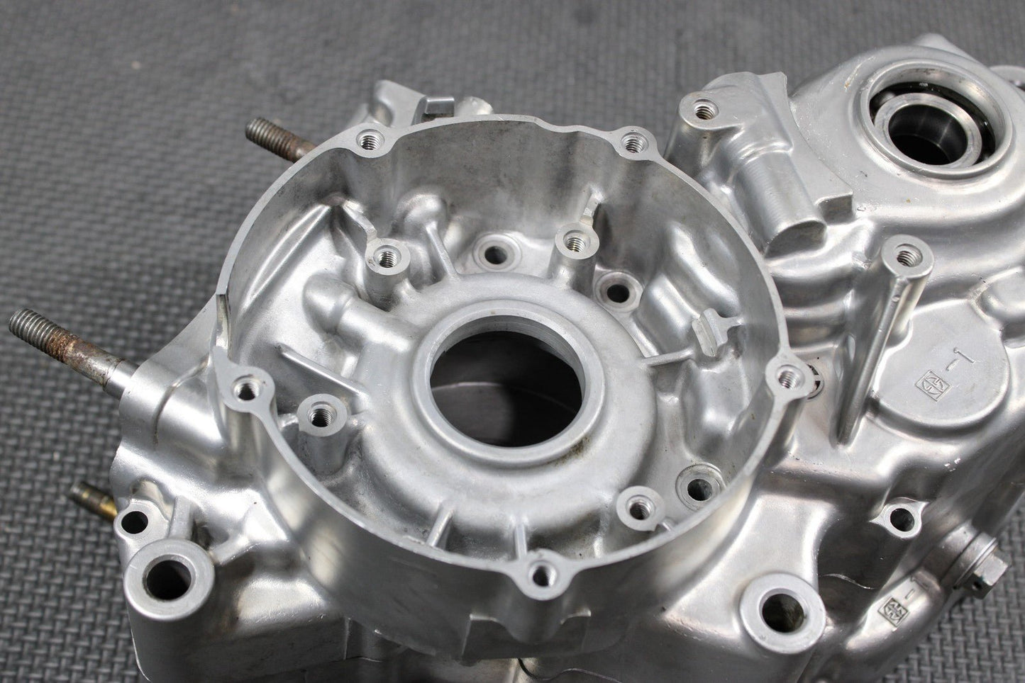 1996 KAWASAKI KX125 OEM LEFT RIGHT ENGINE MOTOR CRANKCASE CRANK CASES BLOCK - hggarage