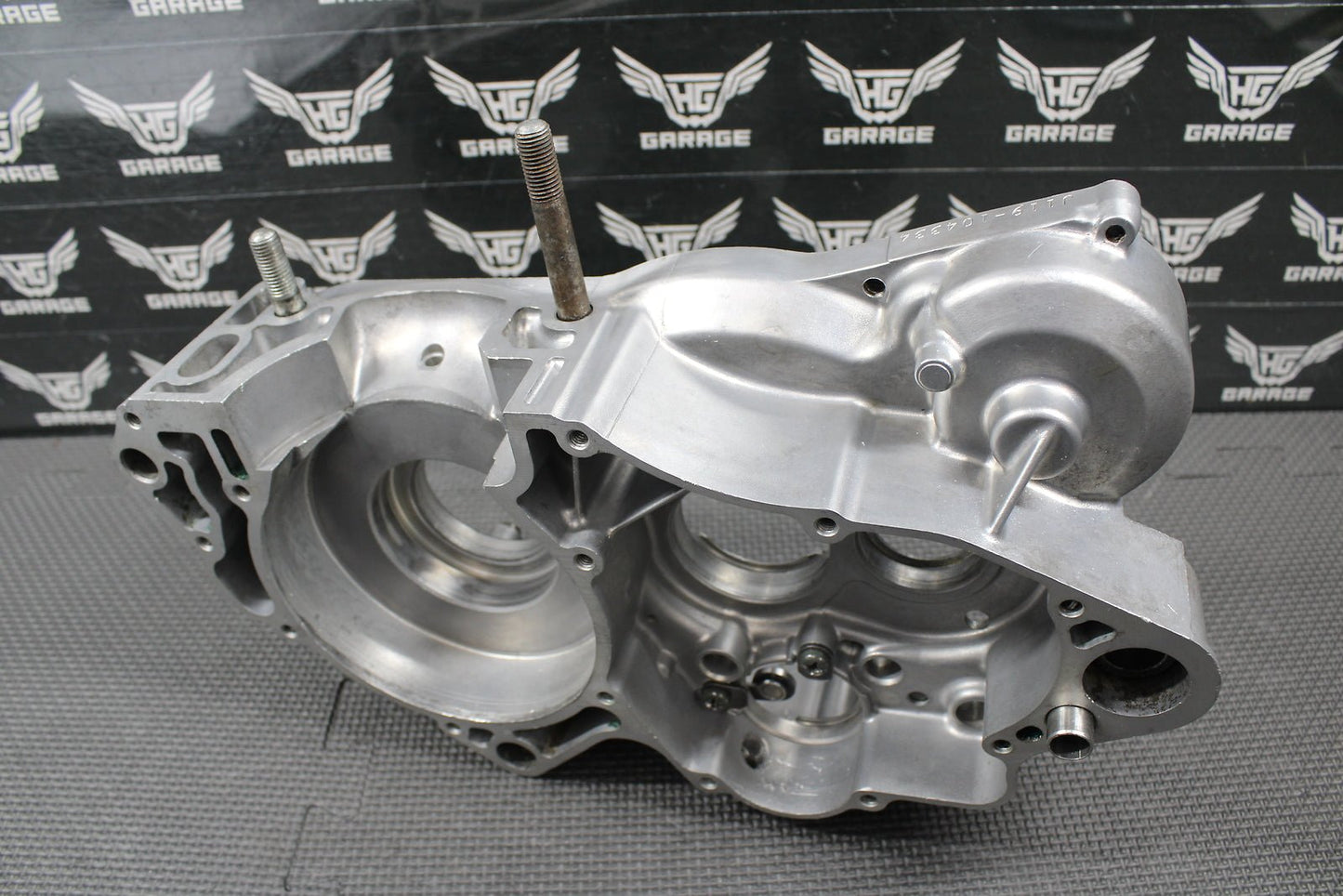 2001 SUZUKI 01 - 02 RM250 OEM RIGHT HALF ENGINE MOTOR CRANKCASE CRANK CASE BLOCK - hggarage