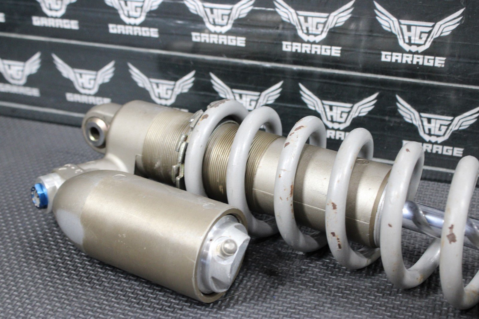 2006 YAMAHA YZ450F OEM REAR BACK SHOCK ABSORBER SUSPENSION 2S2 - 22200 - 00 - 00 - hggarage