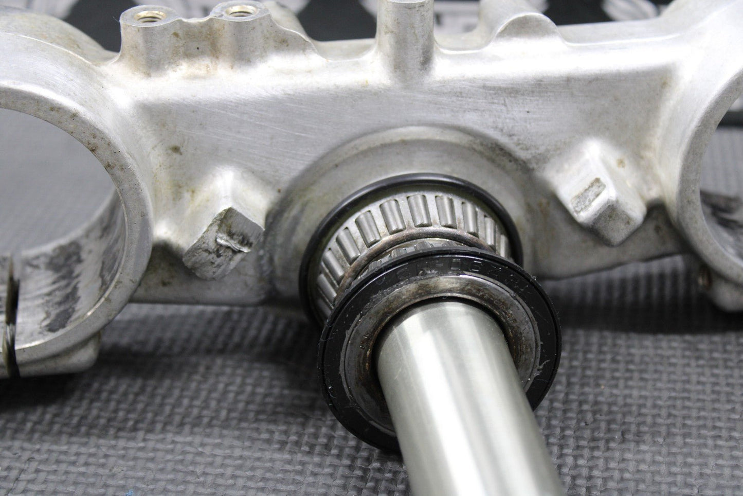 1999 SUZUKI 99 - 00 RM125 RM250 OEM FRONT FORKS CLAMP LOWER TRIPLE TREE STEM - hggarage