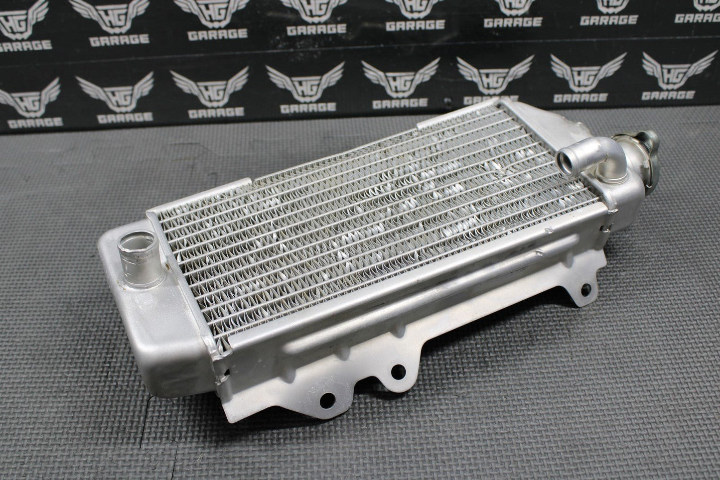 2014 KAWASAKI 10 - 16 KX250F OEM RIGHT FILL SIDE RADIATOR RADIATORS 39061 - 0168 - hggarage