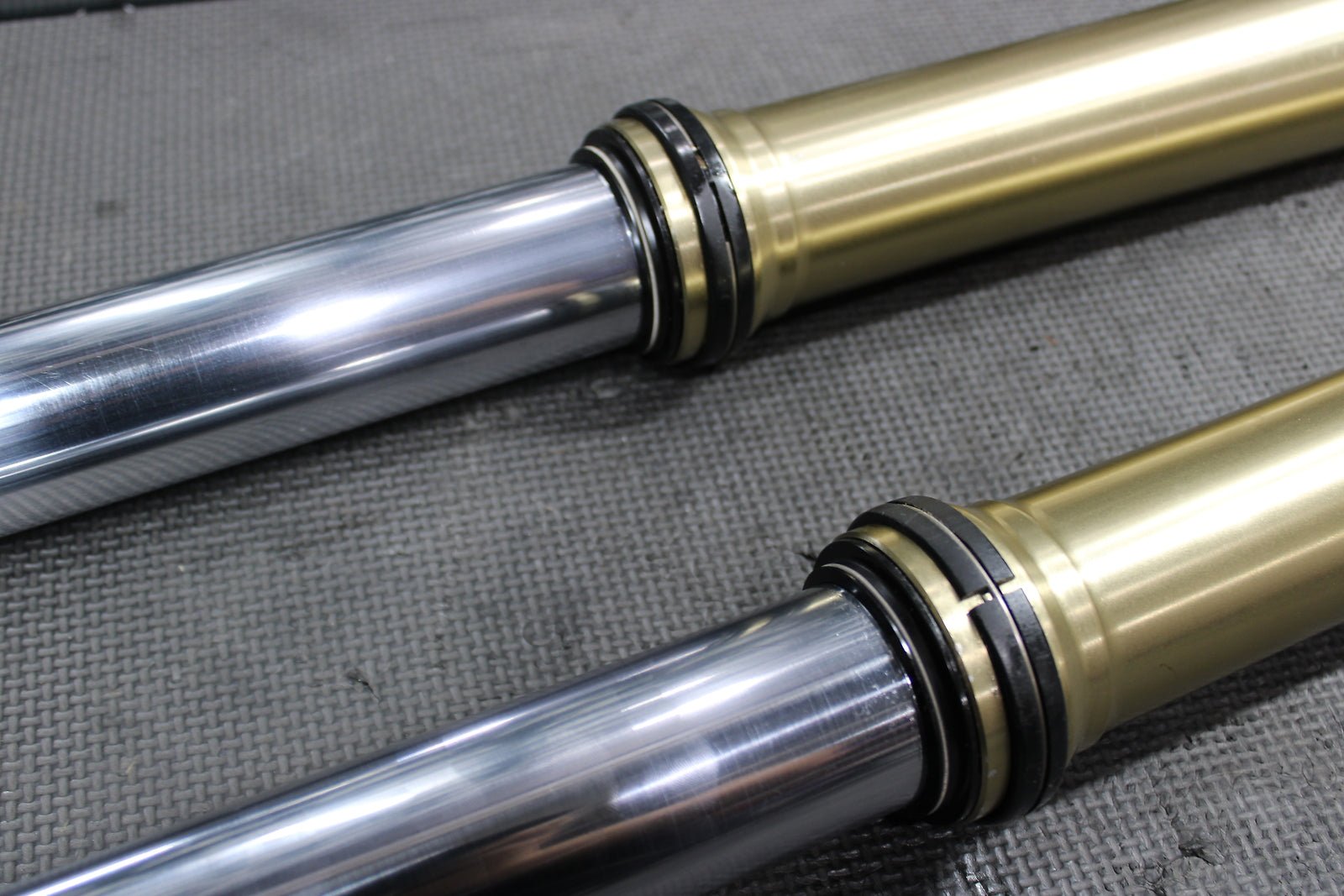 2008 Yamaha YZ450F OEM KYB Right Left Front Suspension Forks Shocks 2S2 - 23102 - A0 - hggarage