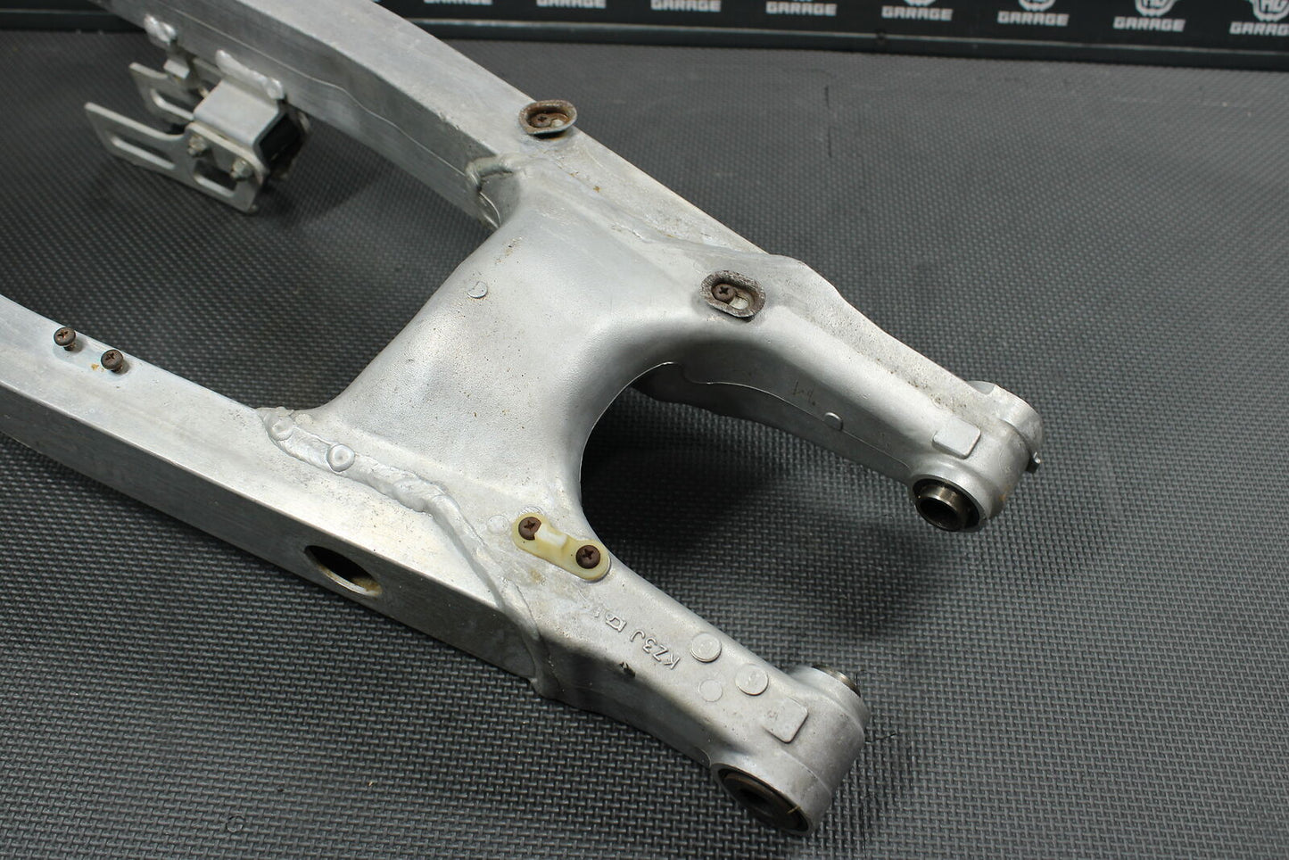 1994 HONDA CR250R OEM SWINGARM SWING ARM SUSPENSION 52100-KZ3-710