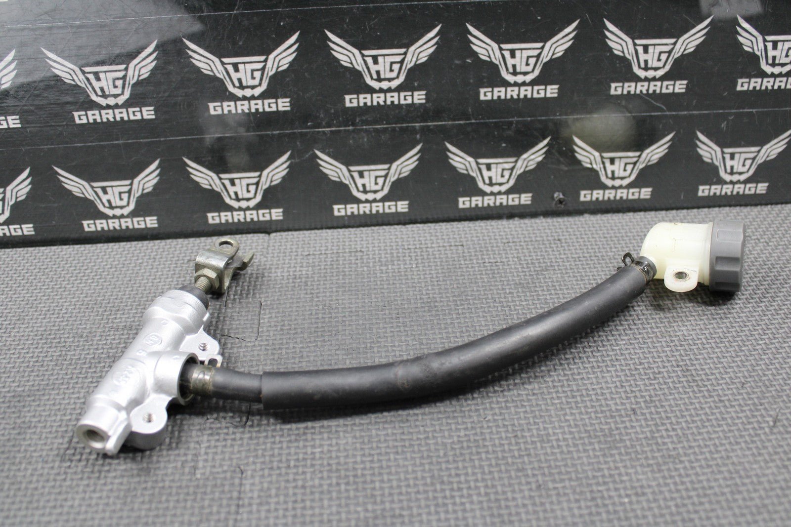 1997 HONDA 97 - 01 CR250R OEM REAR BACK BRAKE MASTER CYLINDER 43510 - KZ3 - B01 NICE! - hggarage