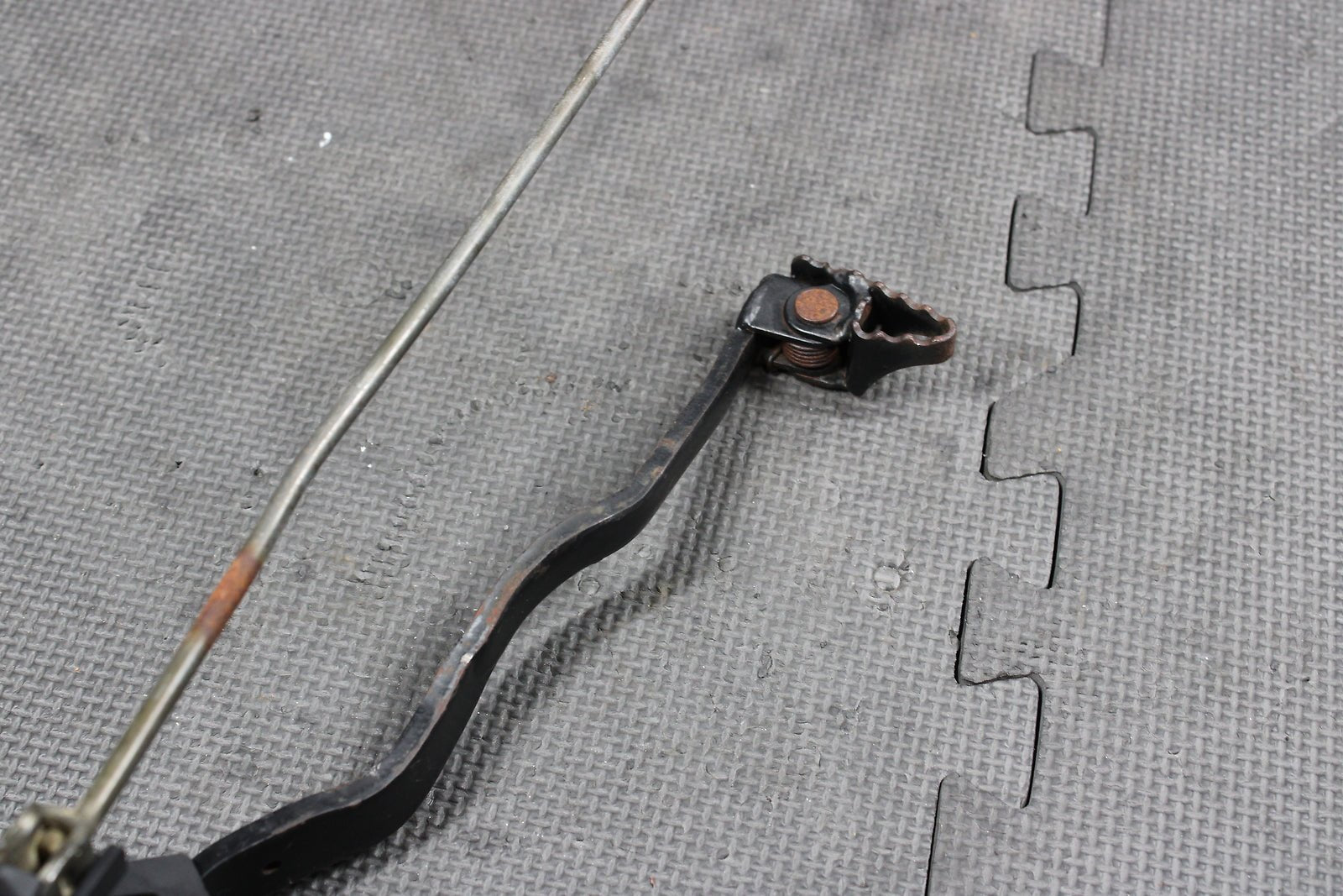 2002 HONDA XR200R 93 - 02 OEM RIGHT REARSET BRAKE FOOT PEDAL ARM ASSEMBLY - hggarage