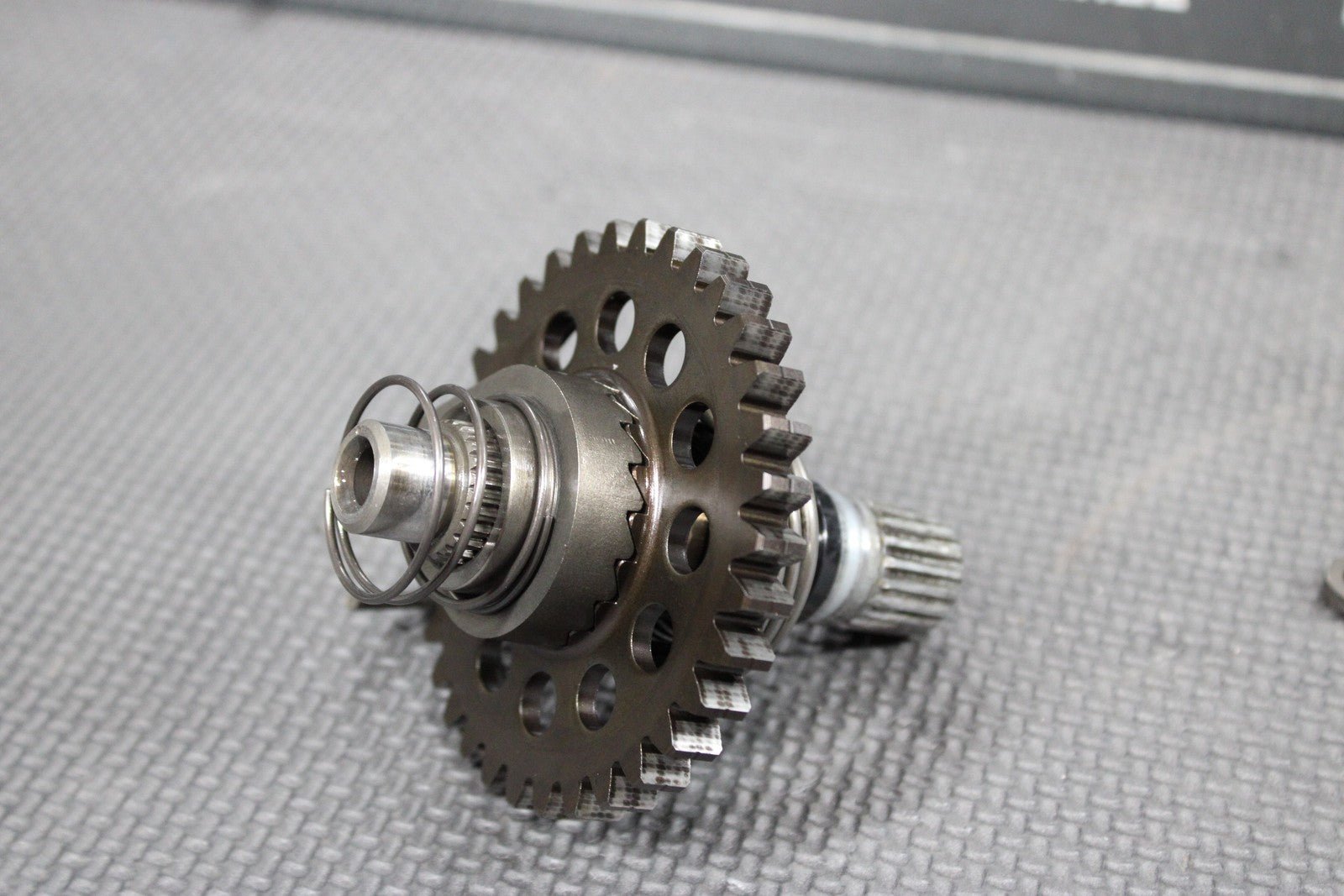 2007 04 - 08 HONDA CRF450R OEM KICKSTART KICK START SHAFT W IDLER GEAR ASSEMBLY - hggarage