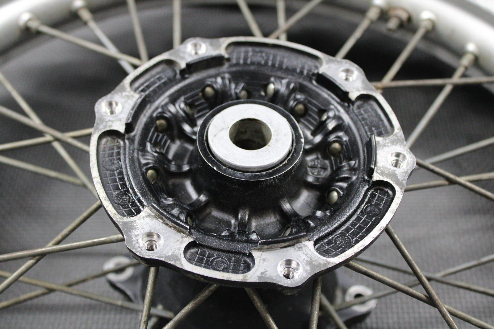 1988 HONDA CR125R OEM 18" x 1.85" REAR BACK WHEEL RIM HUB TIRE 426A5 - KS6 - 832ZA - hggarage