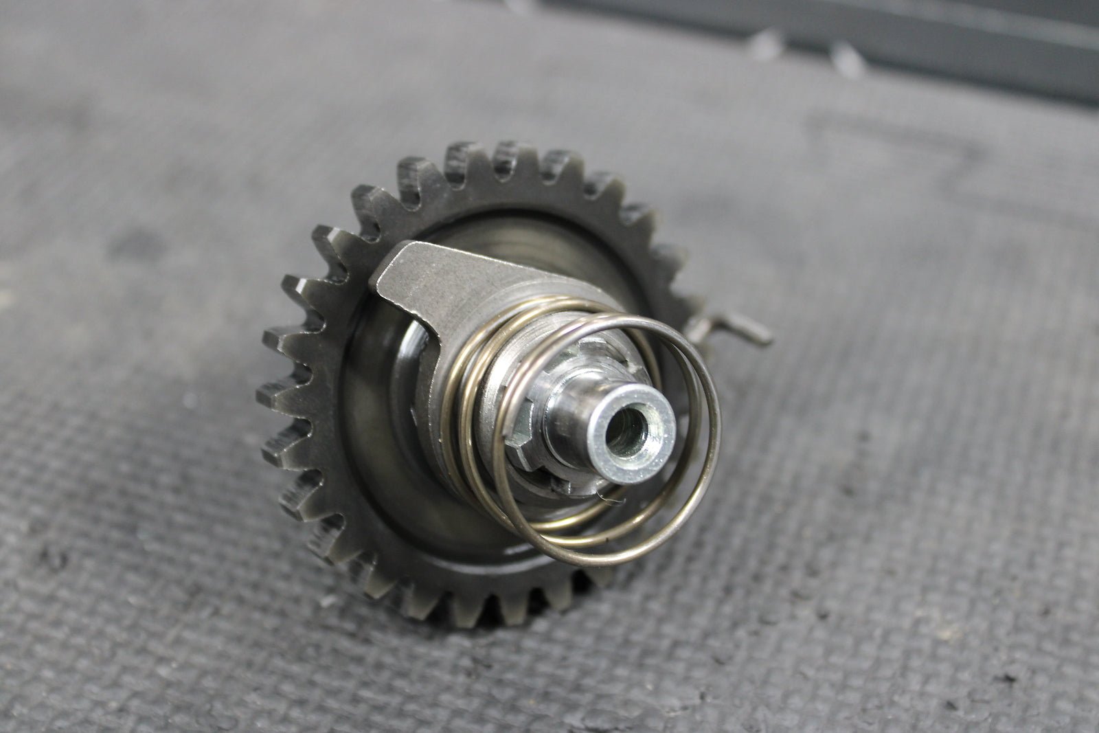 1999 SUZUKI RM125 OEM KICKSTART KICK START SHAFT W IDLER GEAR 26211 - 27C02 - hggarage